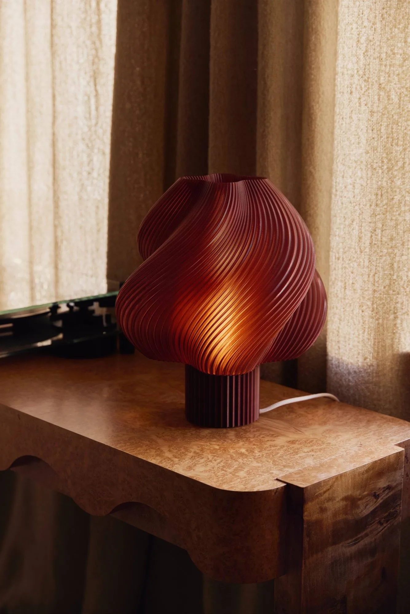 Soft Serve lampa stołowa, Cherry, Grande, 34 cm Crème Atelier
