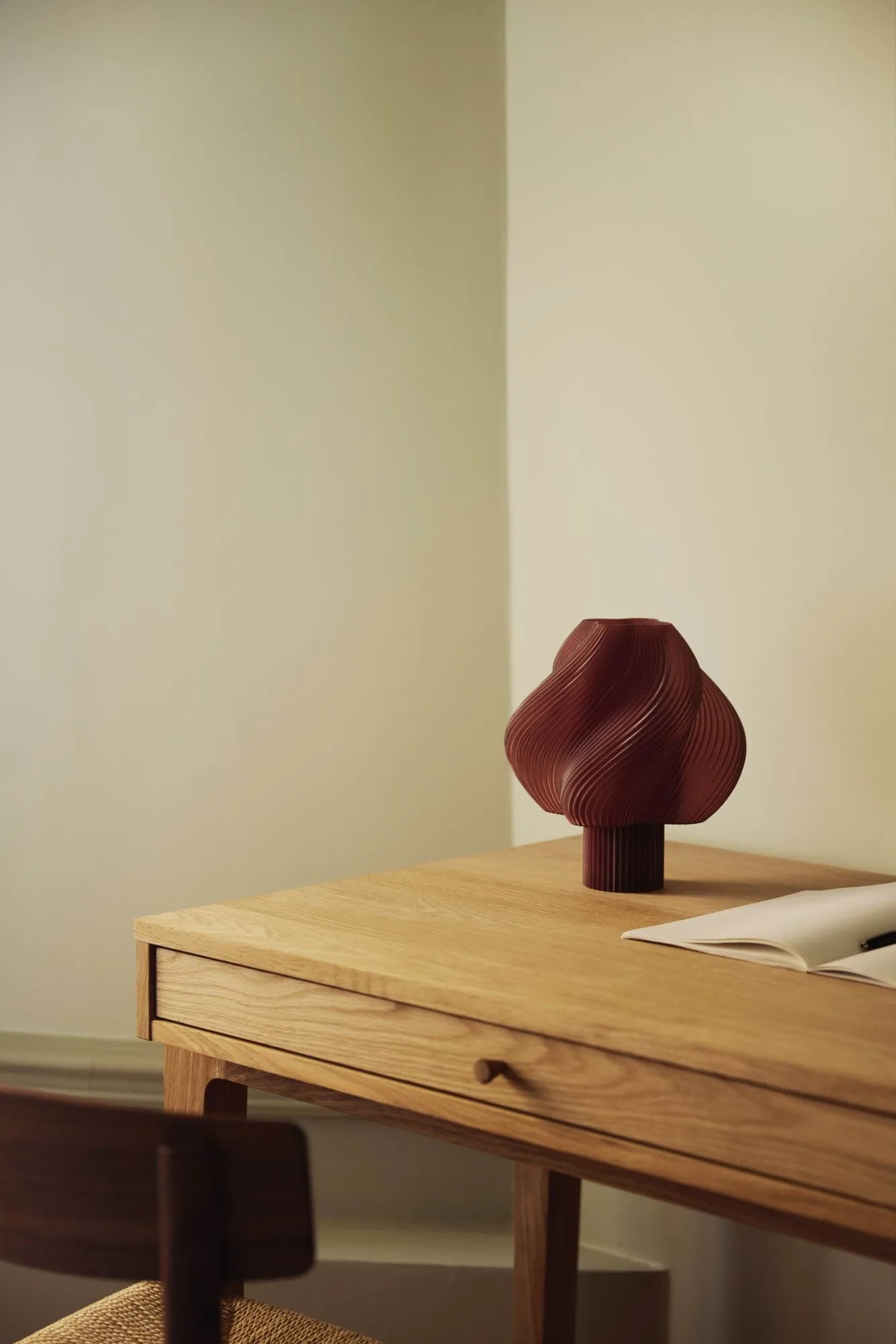 Soft Serve lampa stołowa przenośna, Cherry, 23 cm Crème Atelier