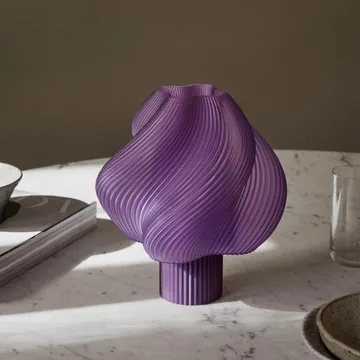 Soft Serve lampa stołowa przenośna  - Lavender sorbet, 23 cm - Crème Atelier