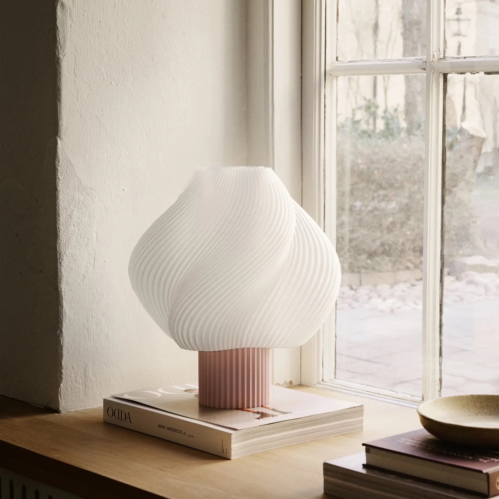 Soft Serve lampa stołowa, Wild strawberry, Grande, 34 cm Crème Atelier