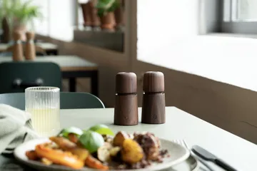 Młynek do przypraw Stockholm - Natural, FSC walnut, 11cm - Crushgrind