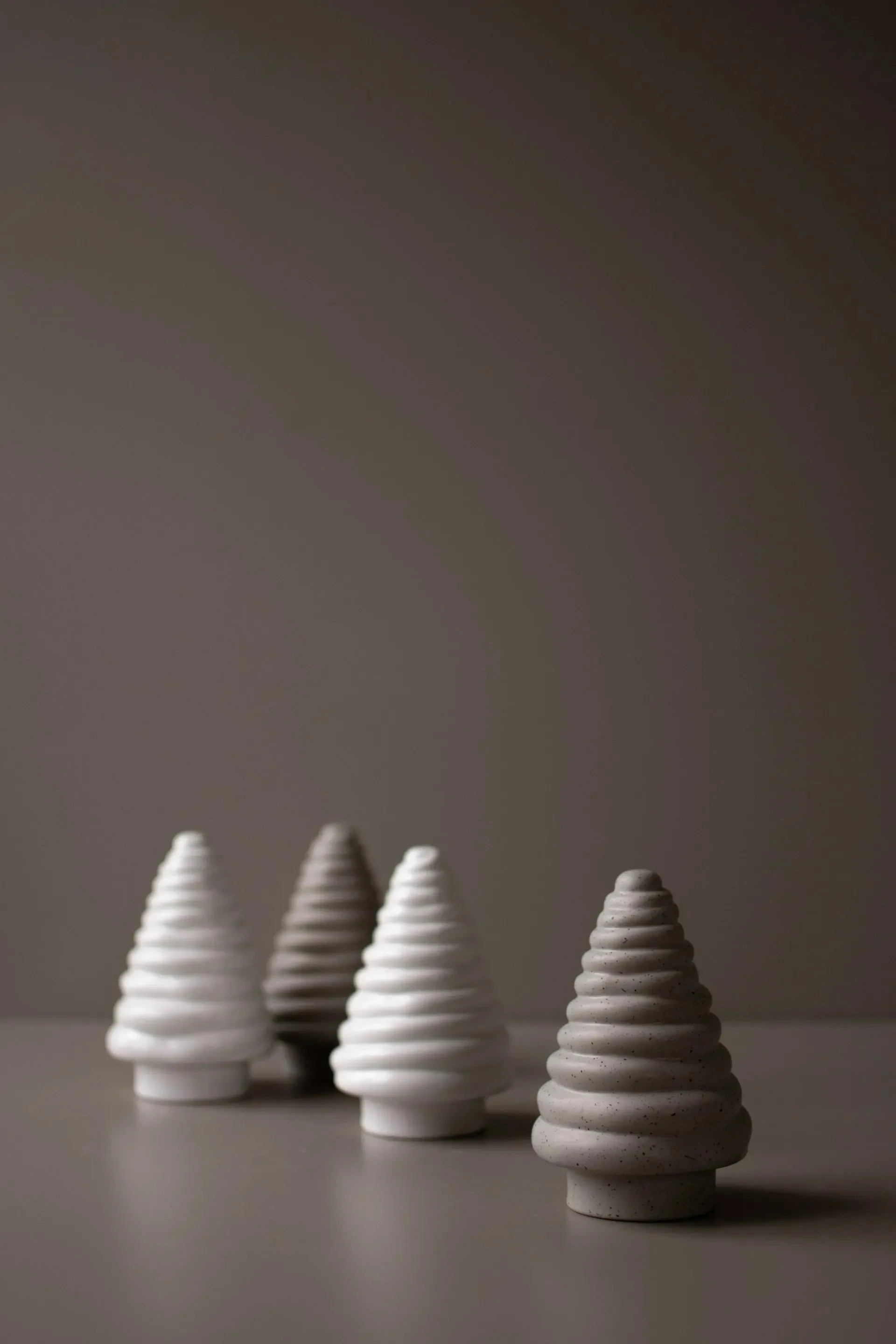 Choinka dekoracyjna Curl tree 13 cm, Mole dot DBKD