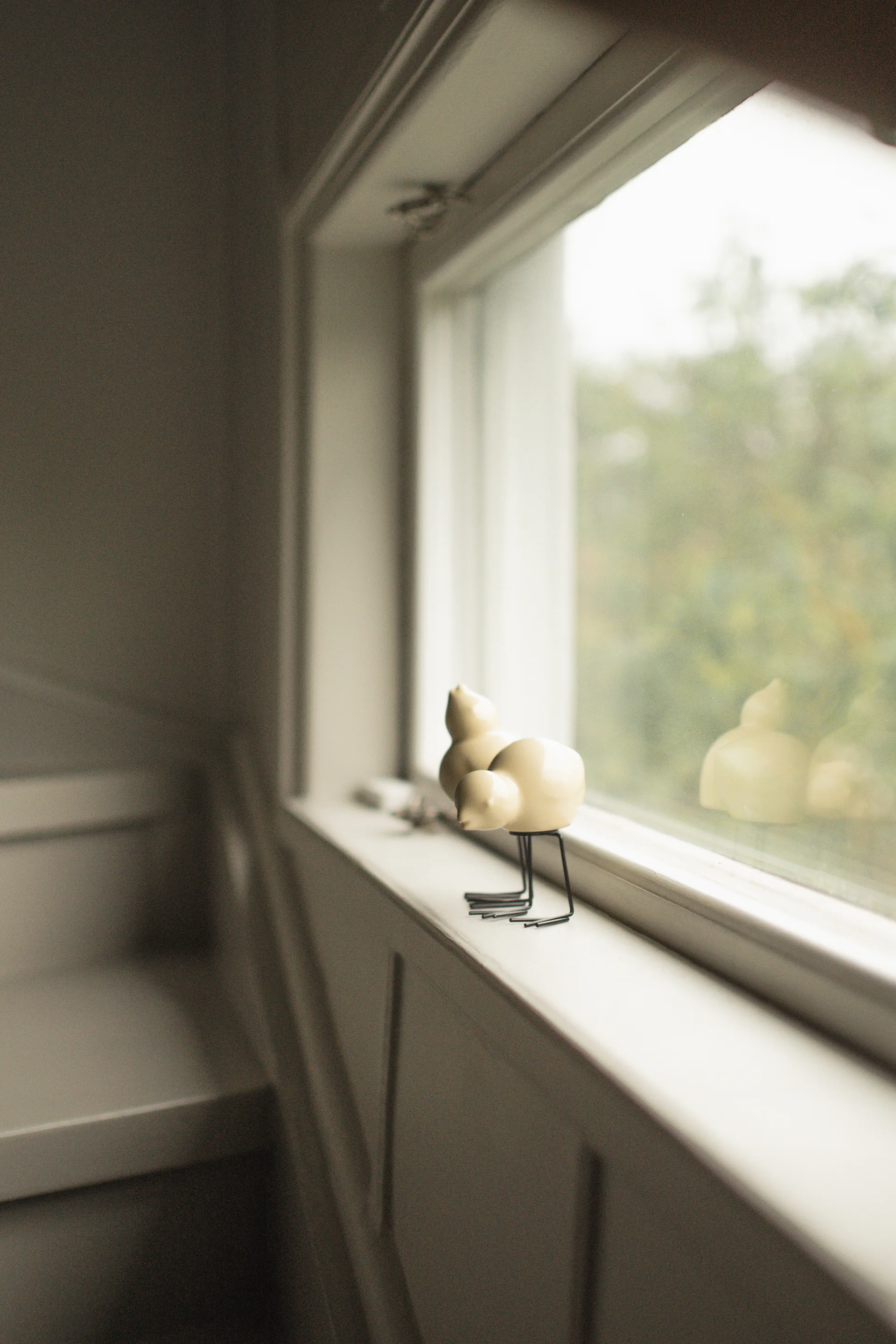 Dekoracja wielkanocna DBKD Swedish Birds 2 szt., Shiny yellow DBKD