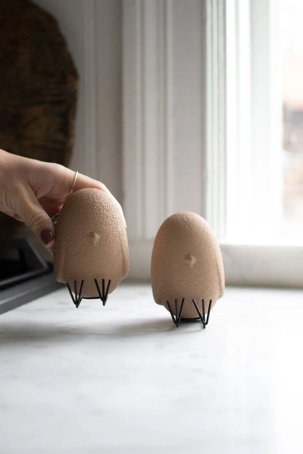 Dekoracja wielkanocna Sit Around, Sand DBKD