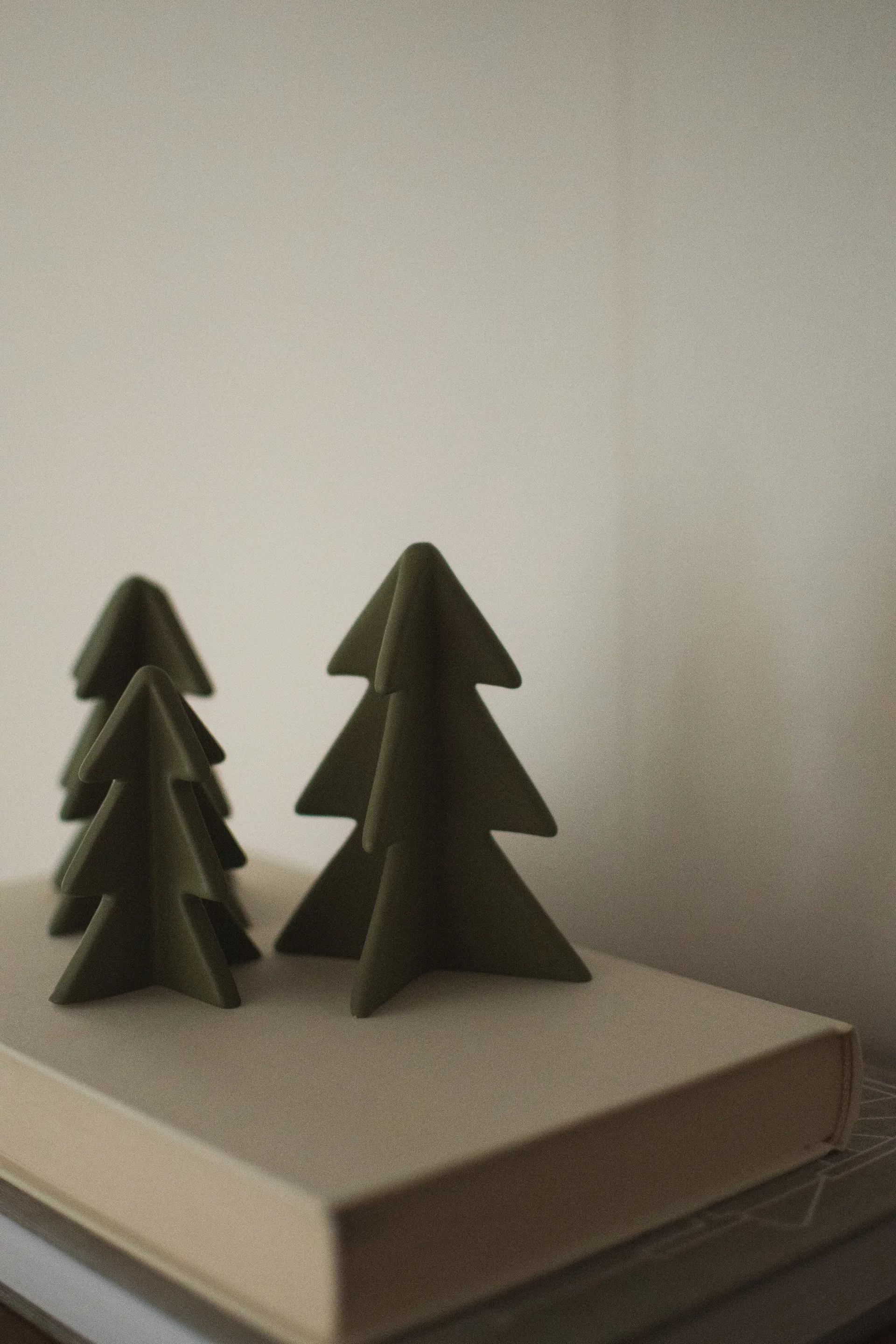 Dekoracja zimowe drzewo, Zielony, 9,5 cm DBKD