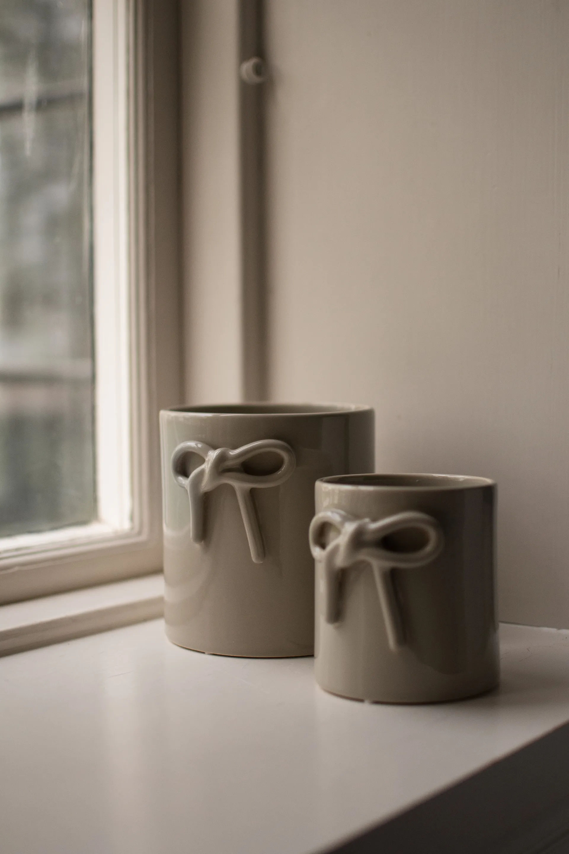 Doniczka Bow Ø11 cm, Shiny mole DBKD