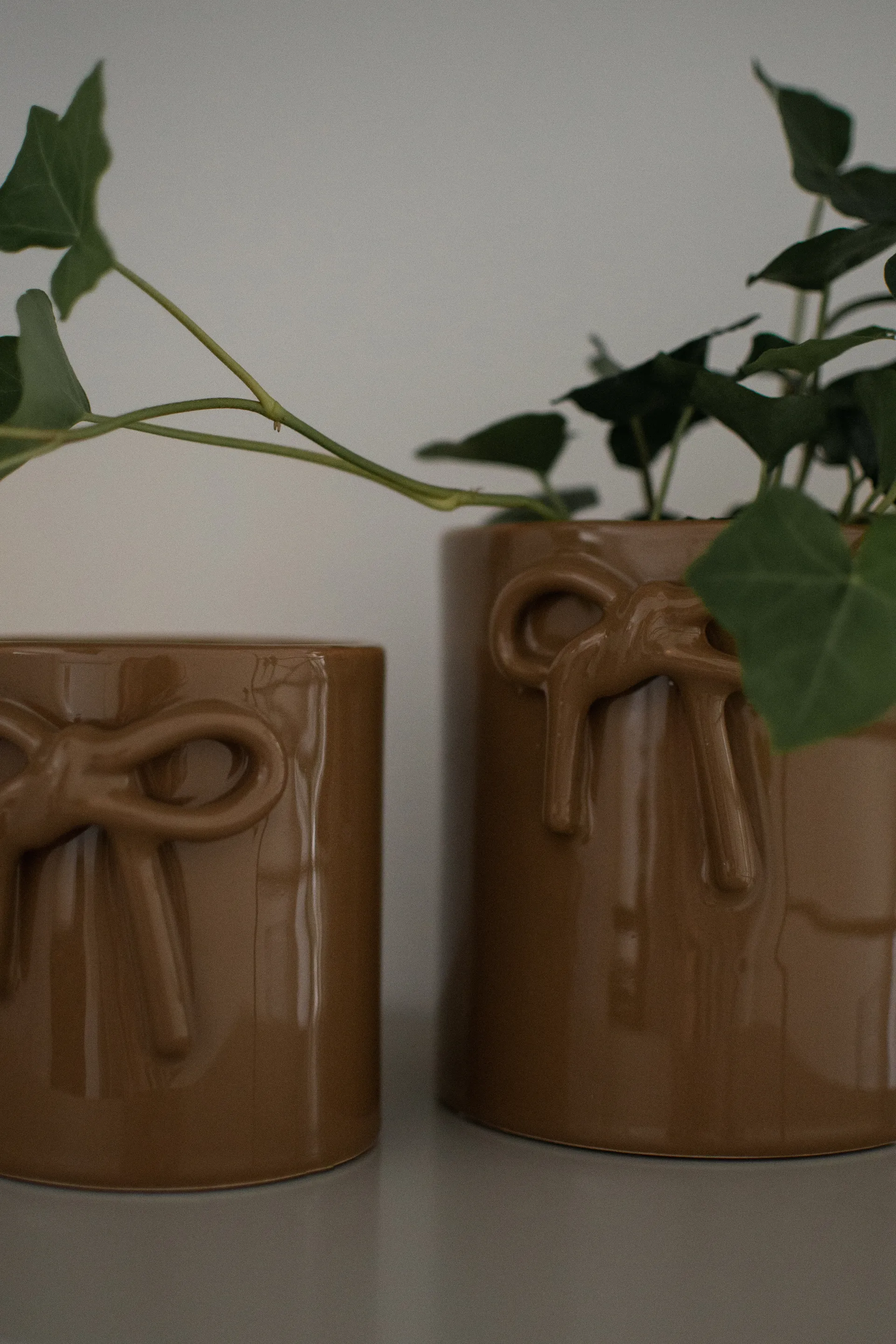 Doniczka Bow Ø11 cm, Shiny nougat DBKD