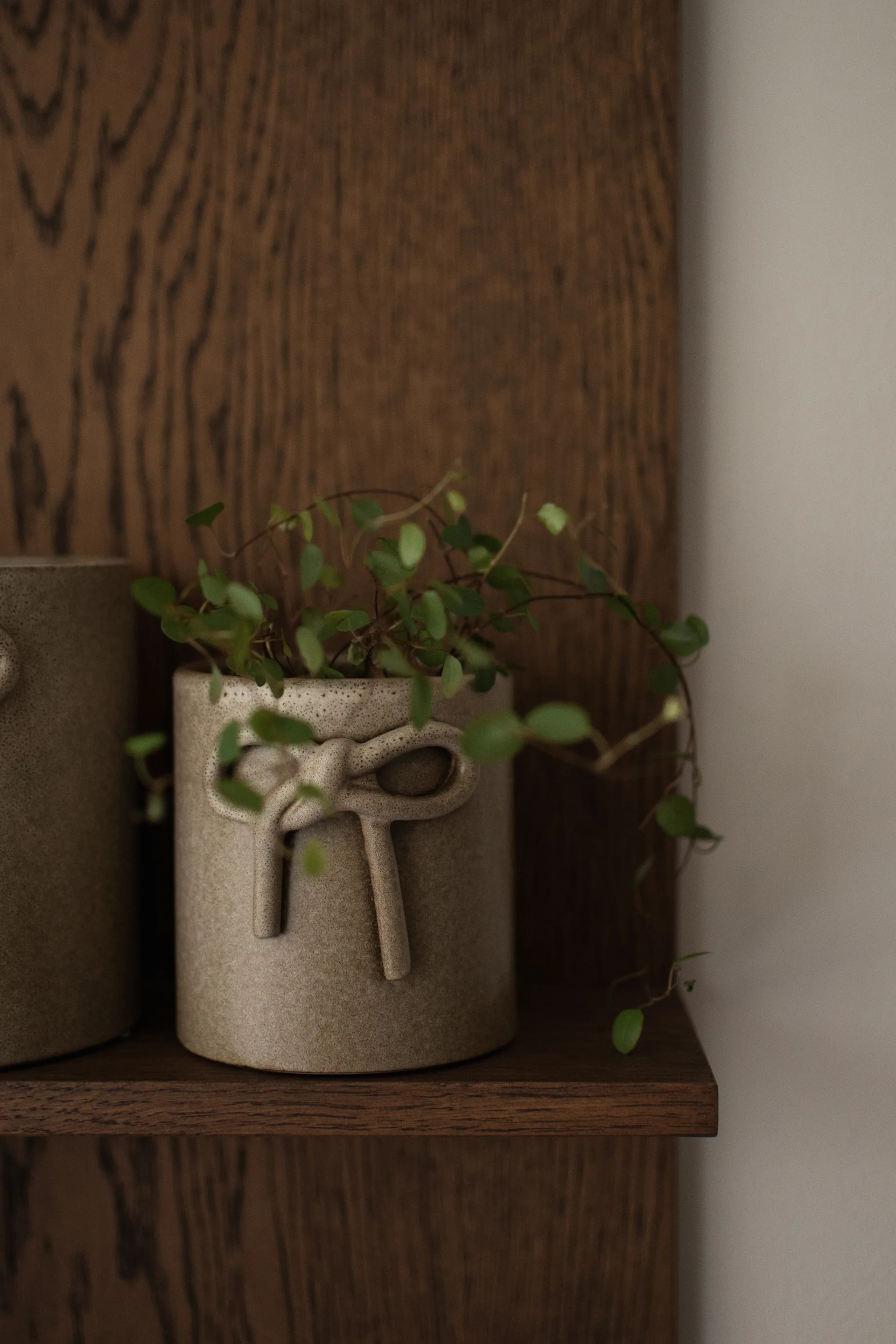 Doniczka Bow Ø14 cm, Shiny mole DBKD