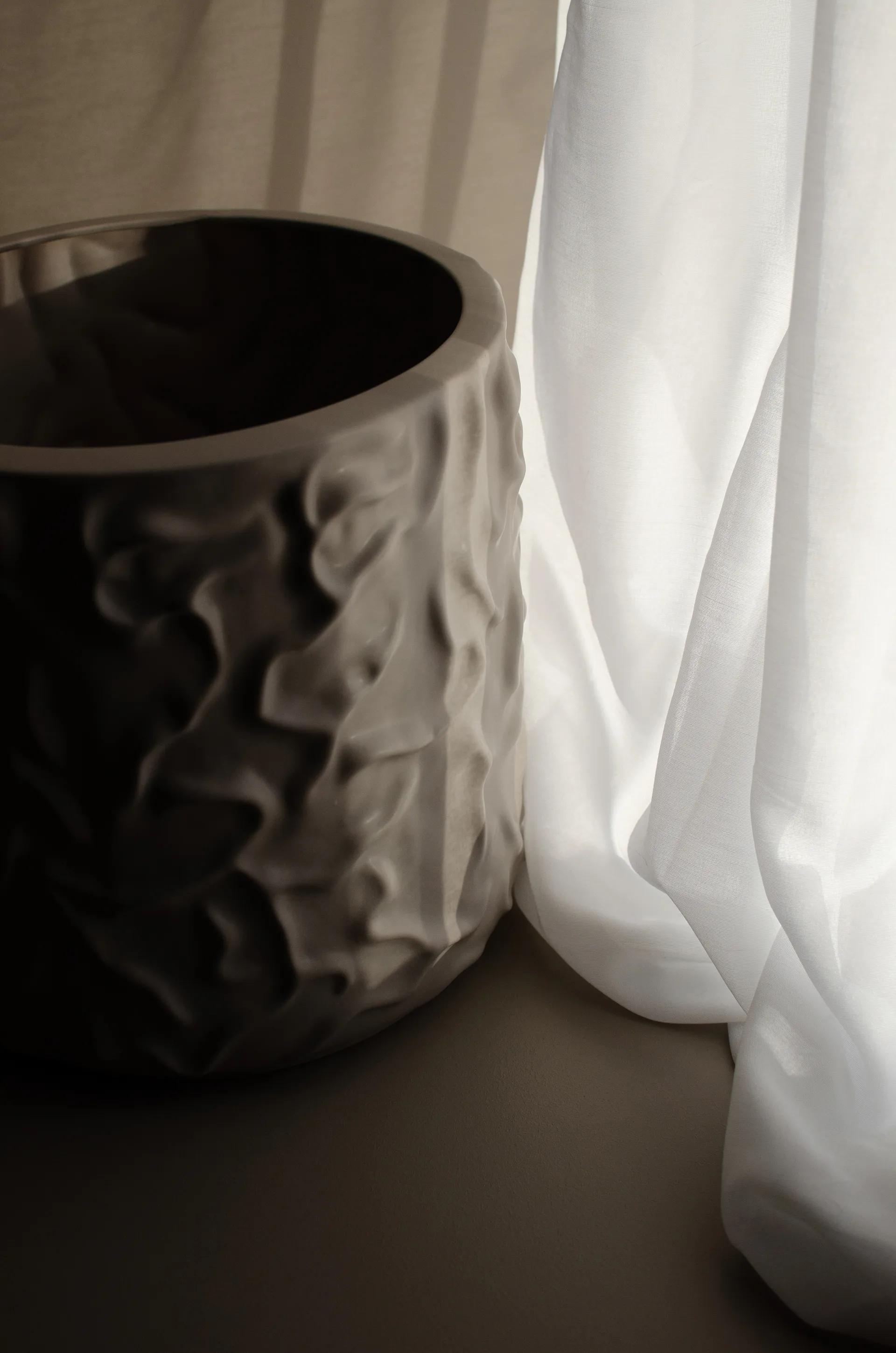 Doniczka Swoon Ø23 cm, Matte mole DBKD