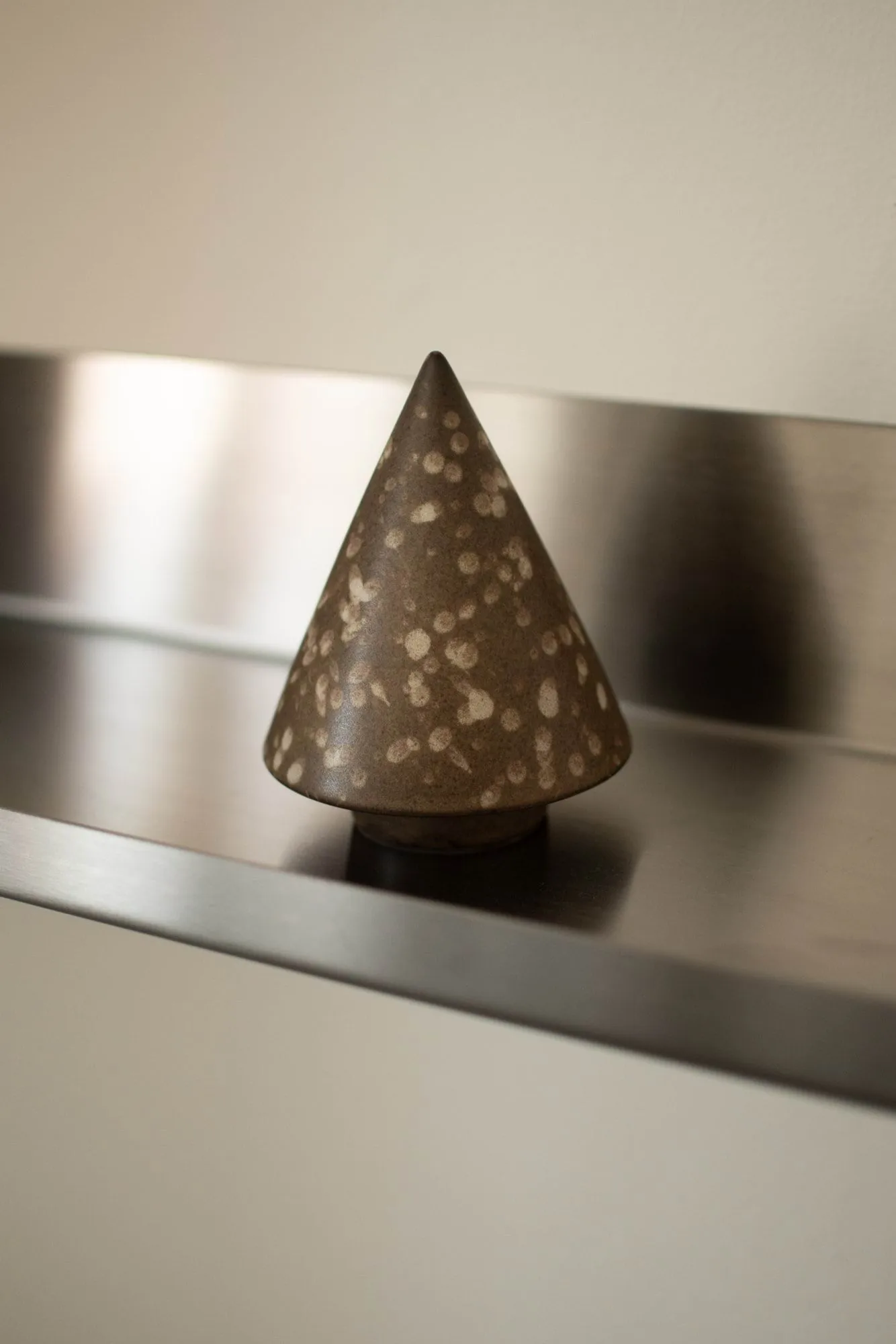 Drzewko element dekoracyjny Peak, Brown dot, Ø9 cm DBKD