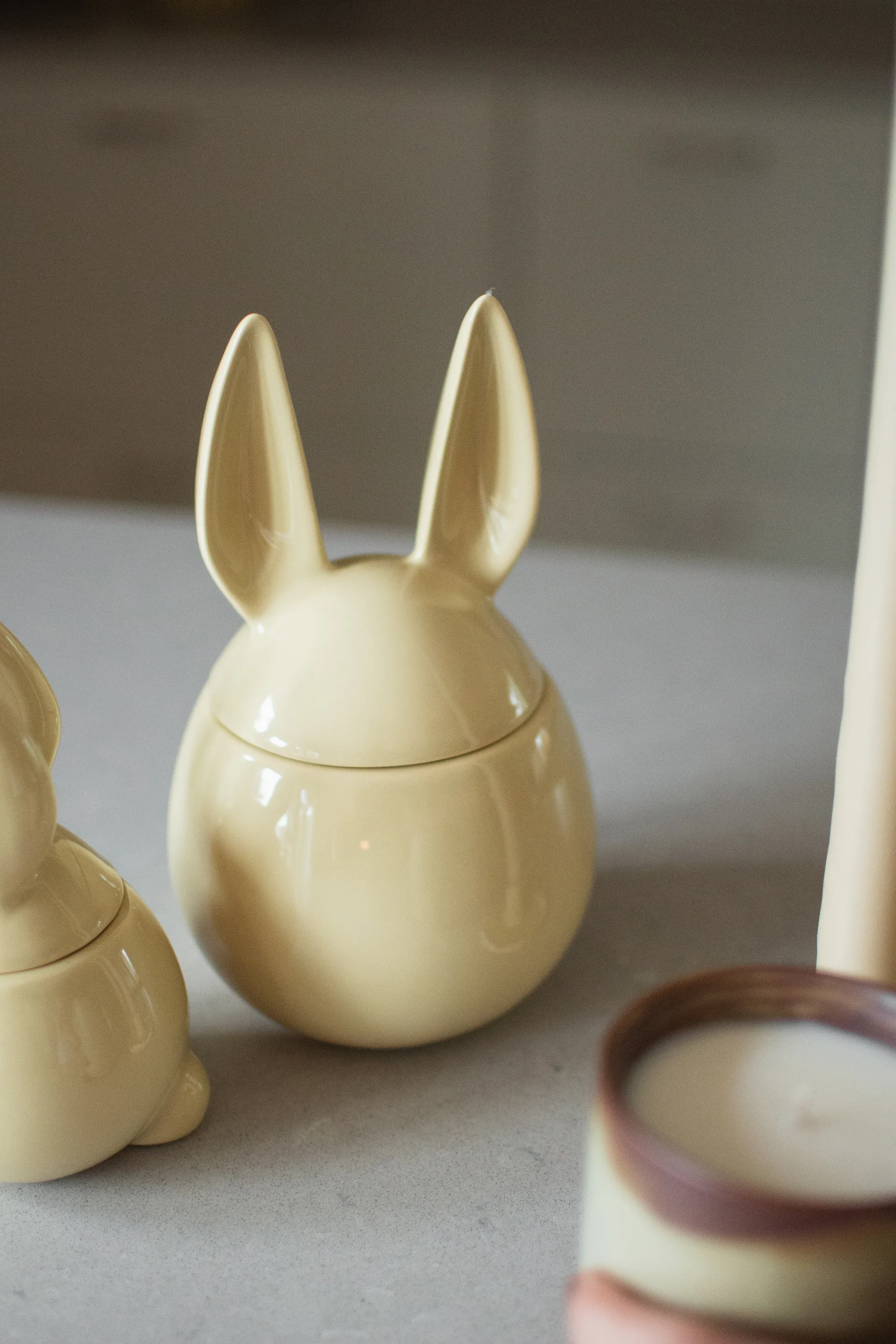 Duża miska DBKD Eating Rabbit, Shiny yellow DBKD