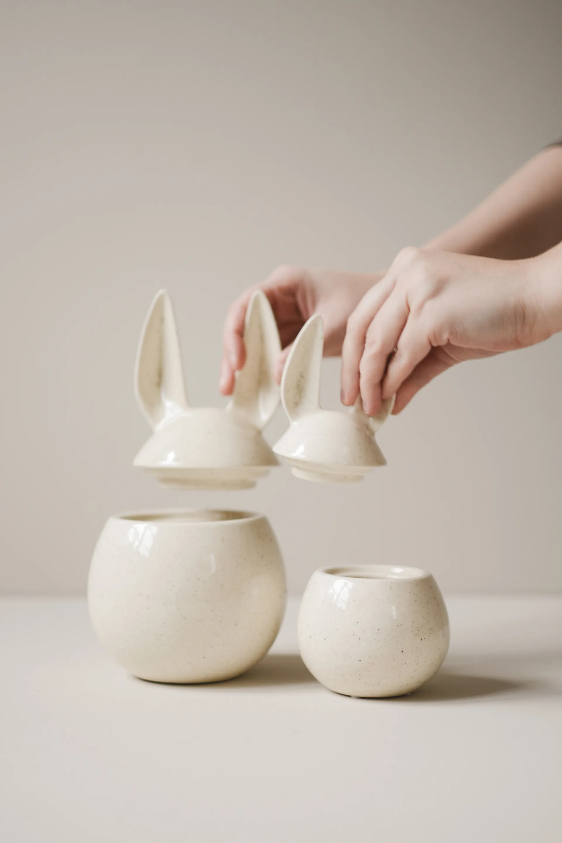 Mała miska DBKD Eating Rabbit, Vanilla DBKD