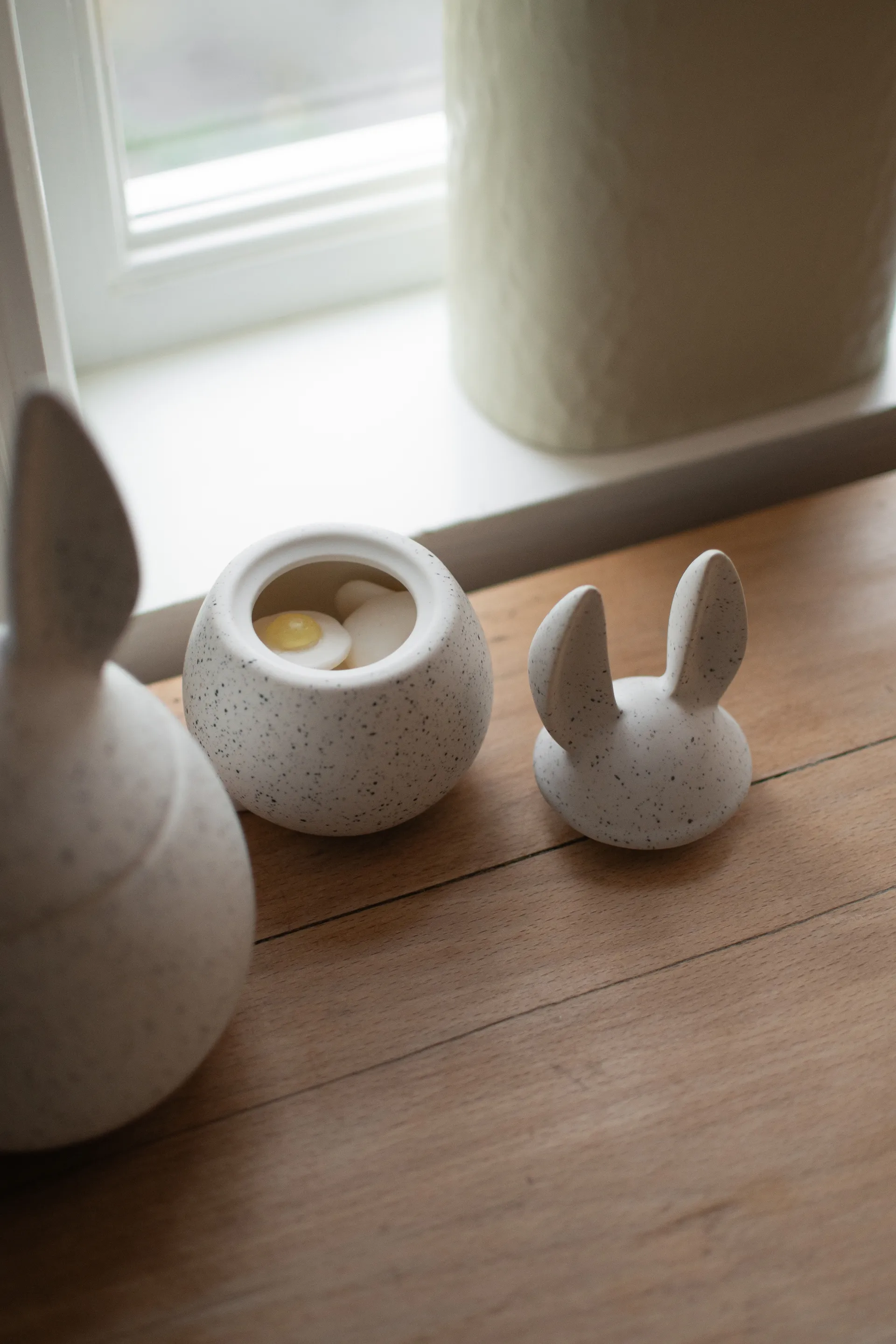 Mała miska DBKD Eating Rabbit, White dot DBKD