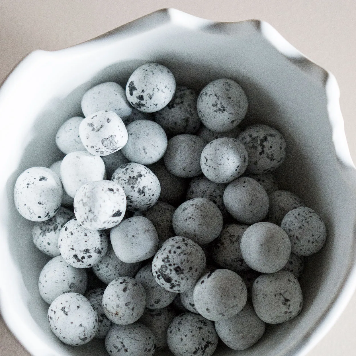 Miska w kształcie skorupki Happy Easter, Large, White DBKD