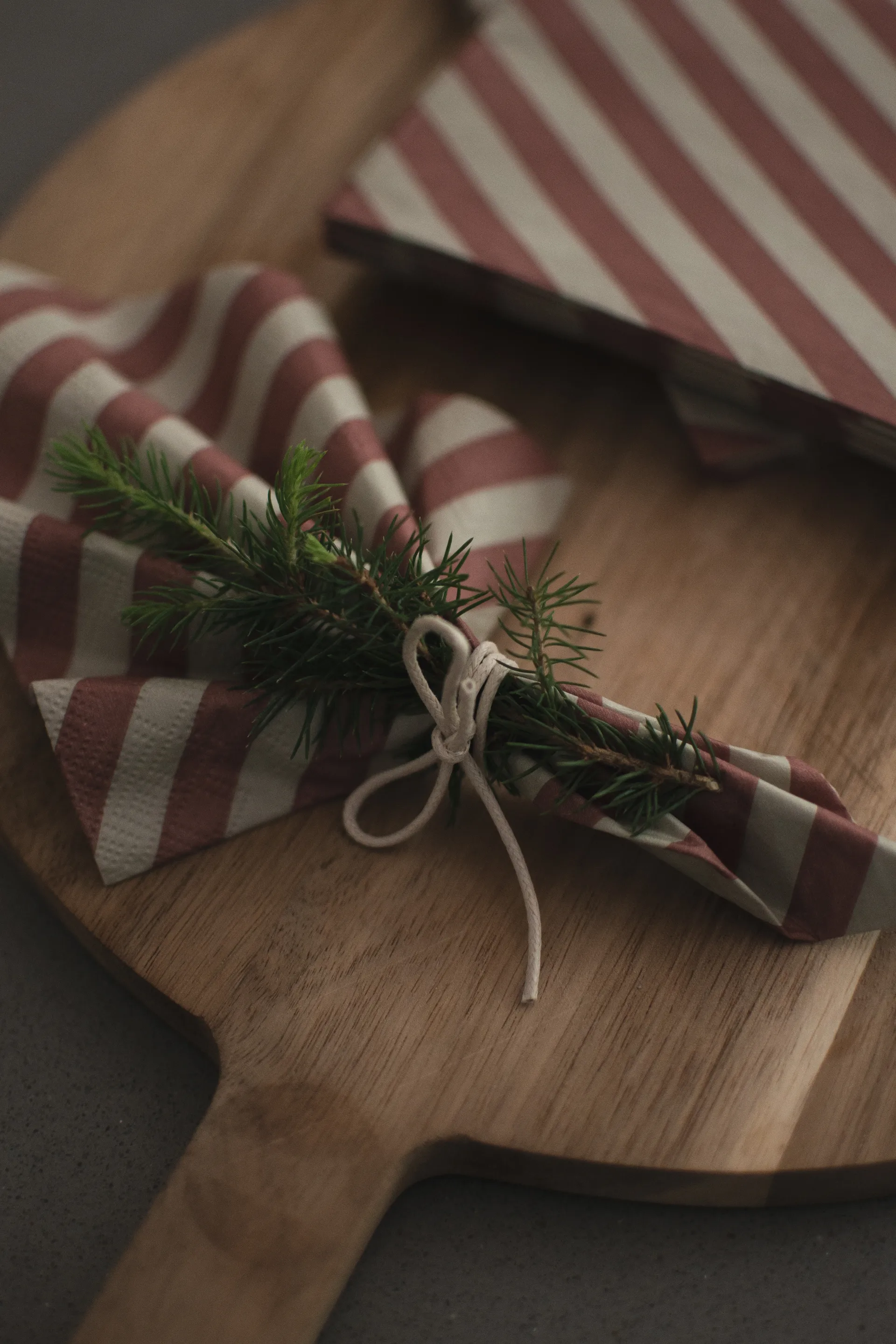 Serwetki papierowe Stripe 33x33 cm, 20 szt., Dark red DBKD