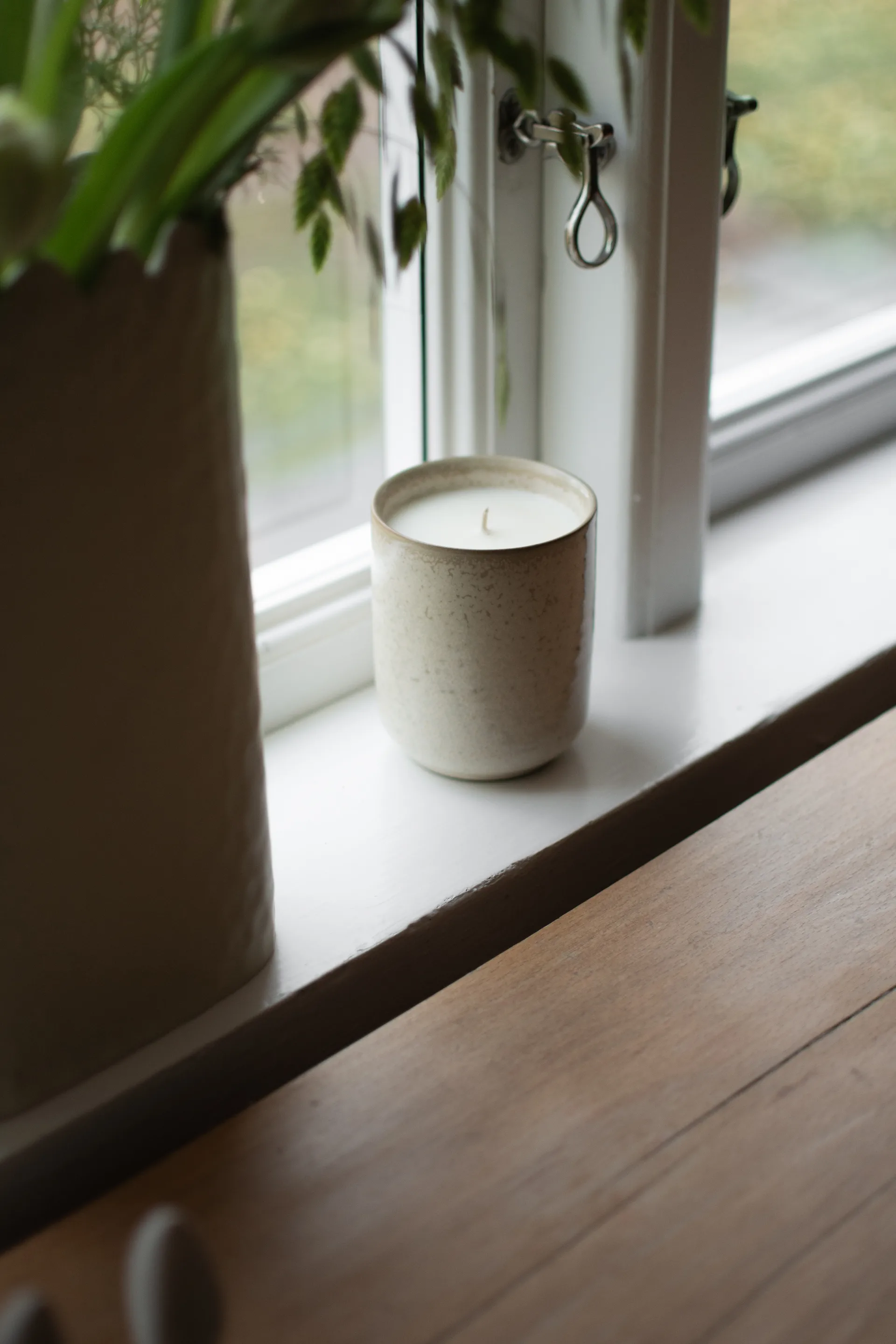 Świeca zapachowa Burn, 60h, Shiny creme DBKD