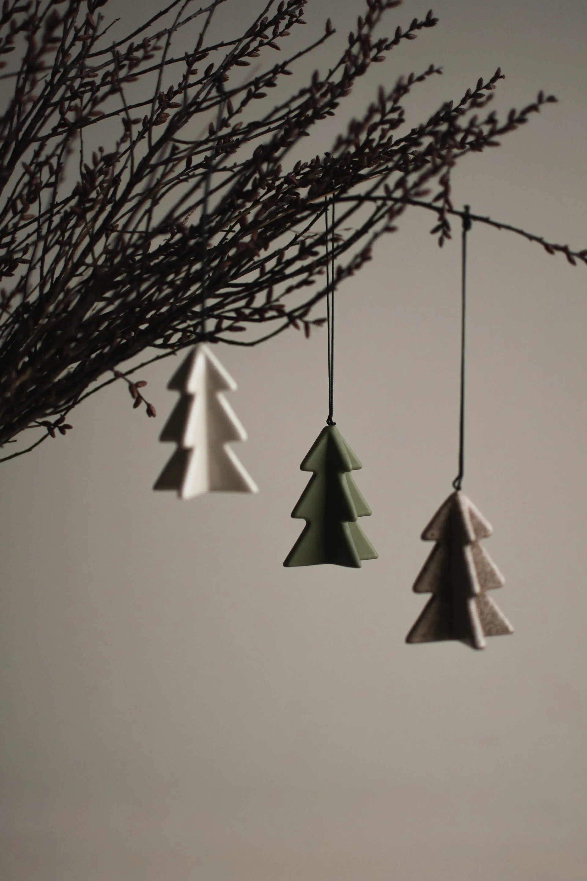 Zawieszka dekoracyjna, choinka 7 cm, Beżowy DBKD