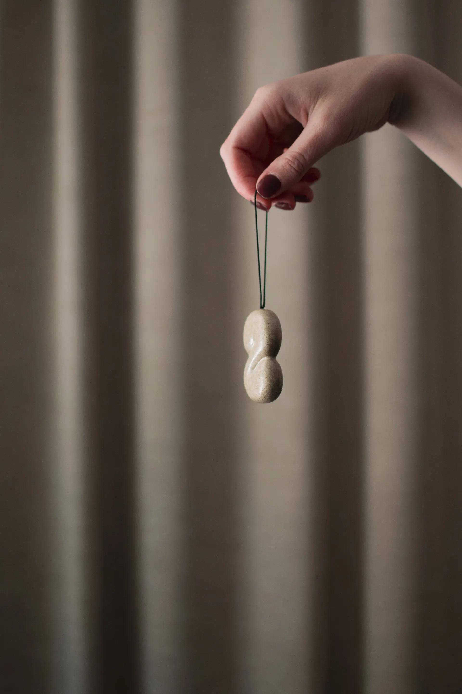 Zawieszka dekoracyjna Hanging Bun, Beige DBKD