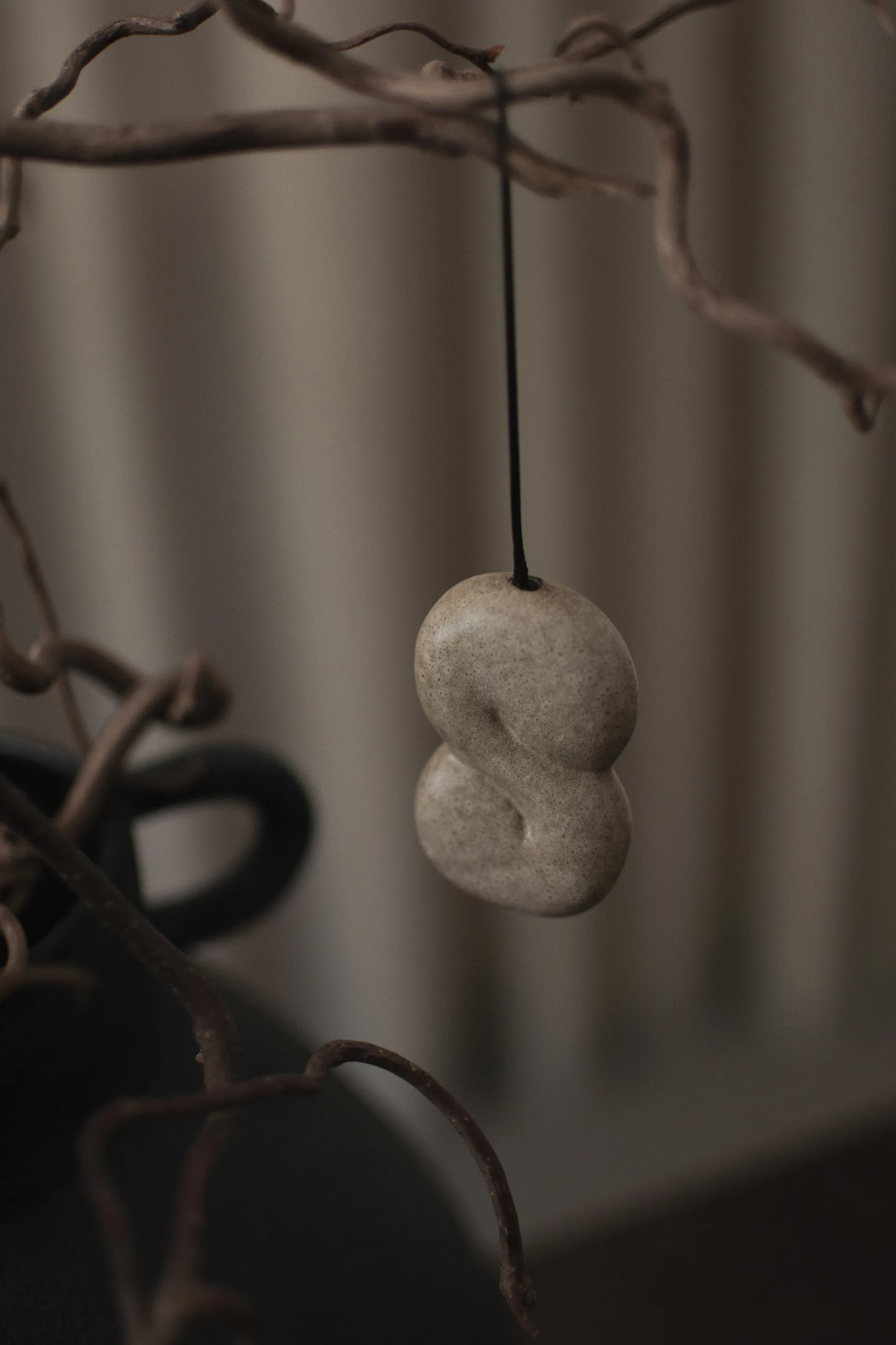 Zawieszka dekoracyjna Hanging Bun, Beige DBKD