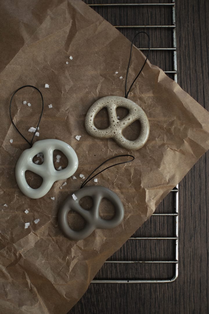 Zawieszka dekoracyjna Hanging Pretzel, Beige DBKD