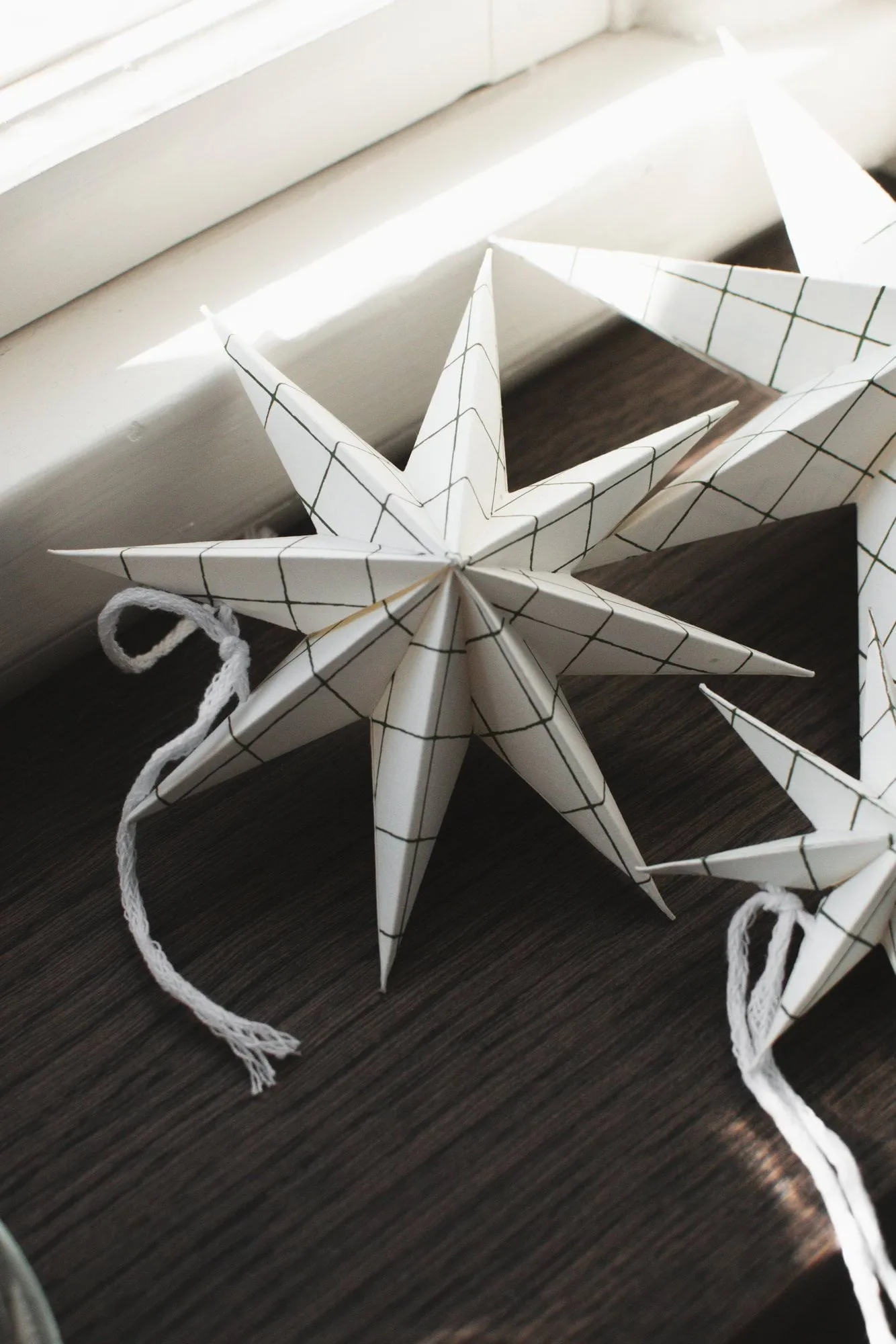 Zawieszka dekoracyjna Paper winter star, Square white, medium, Ø14 cm DBKD