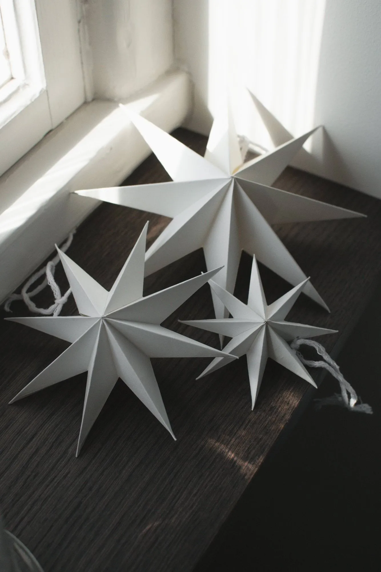 Zawieszka dekoracyjna Paper winter star, White, medium, Ø14 cm DBKD