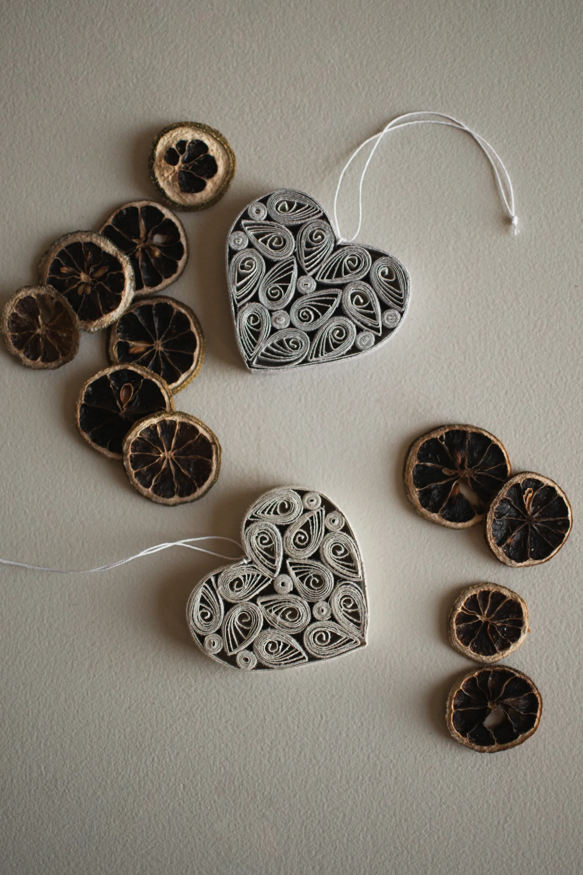 Zawieszka dekoracyjna papiera serce 8 cm, Mole DBKD