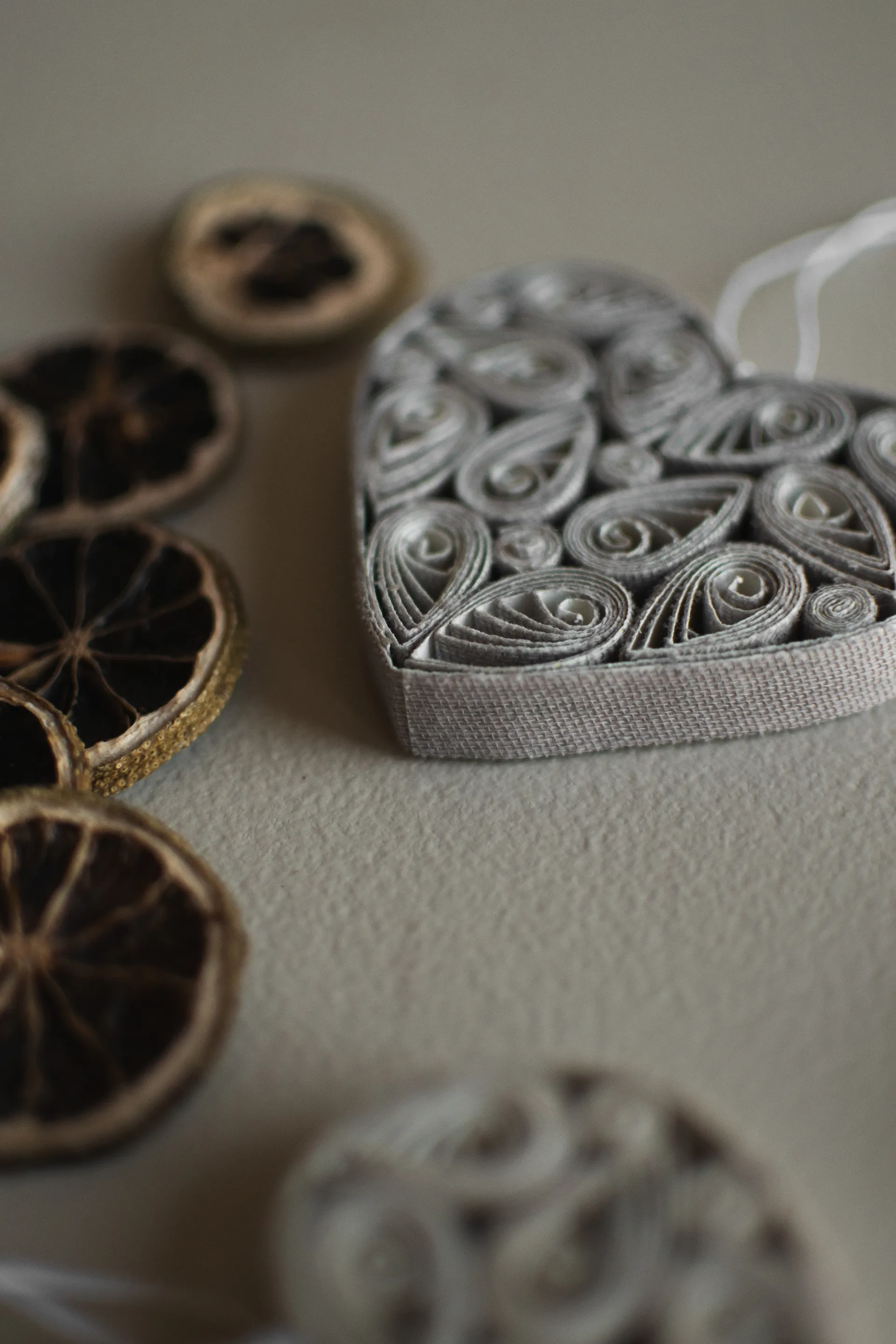 Zawieszka dekoracyjna papiera serce 8 cm, Mole DBKD