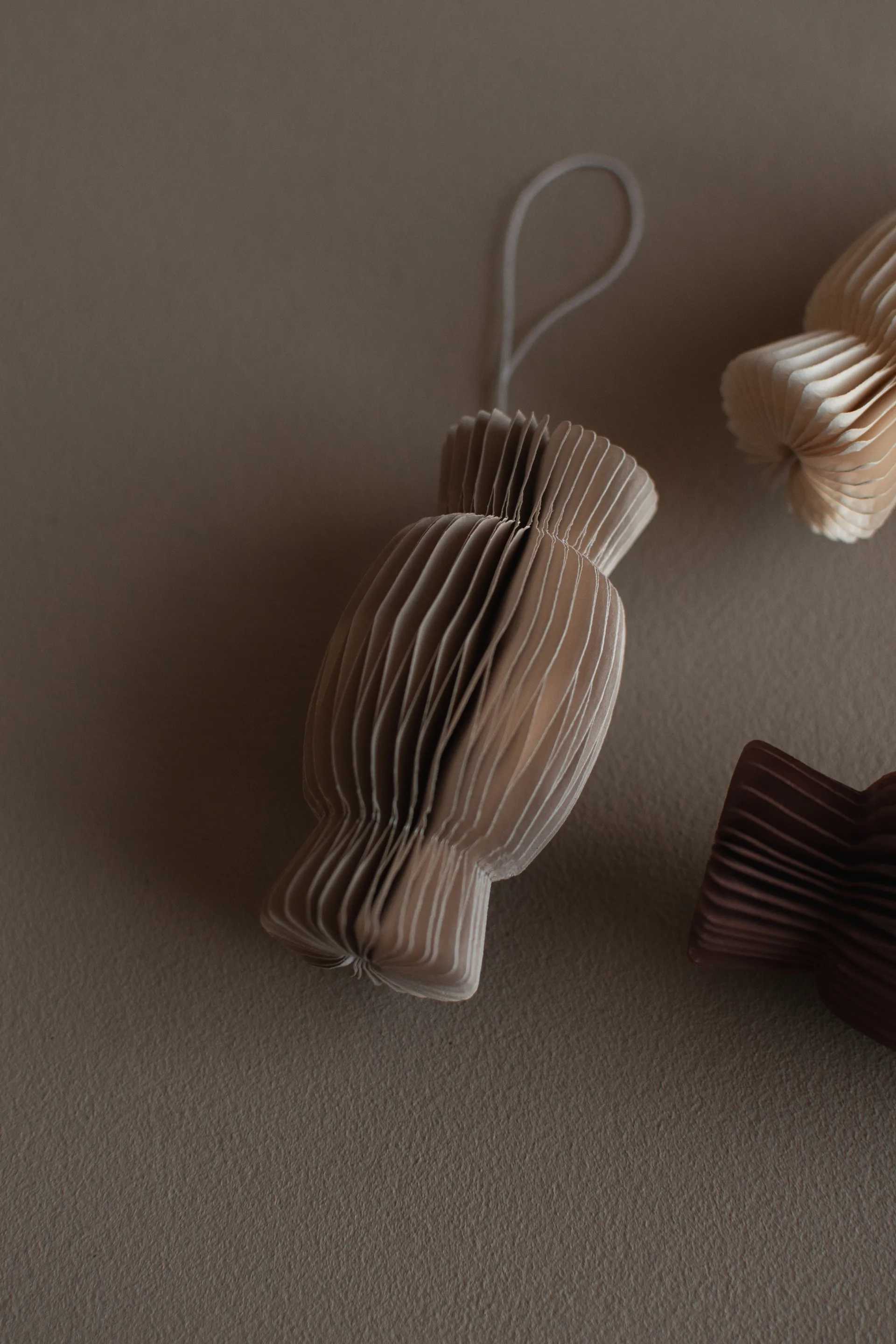 Zawieszka świąteczna Paper Candy, Beige DBKD