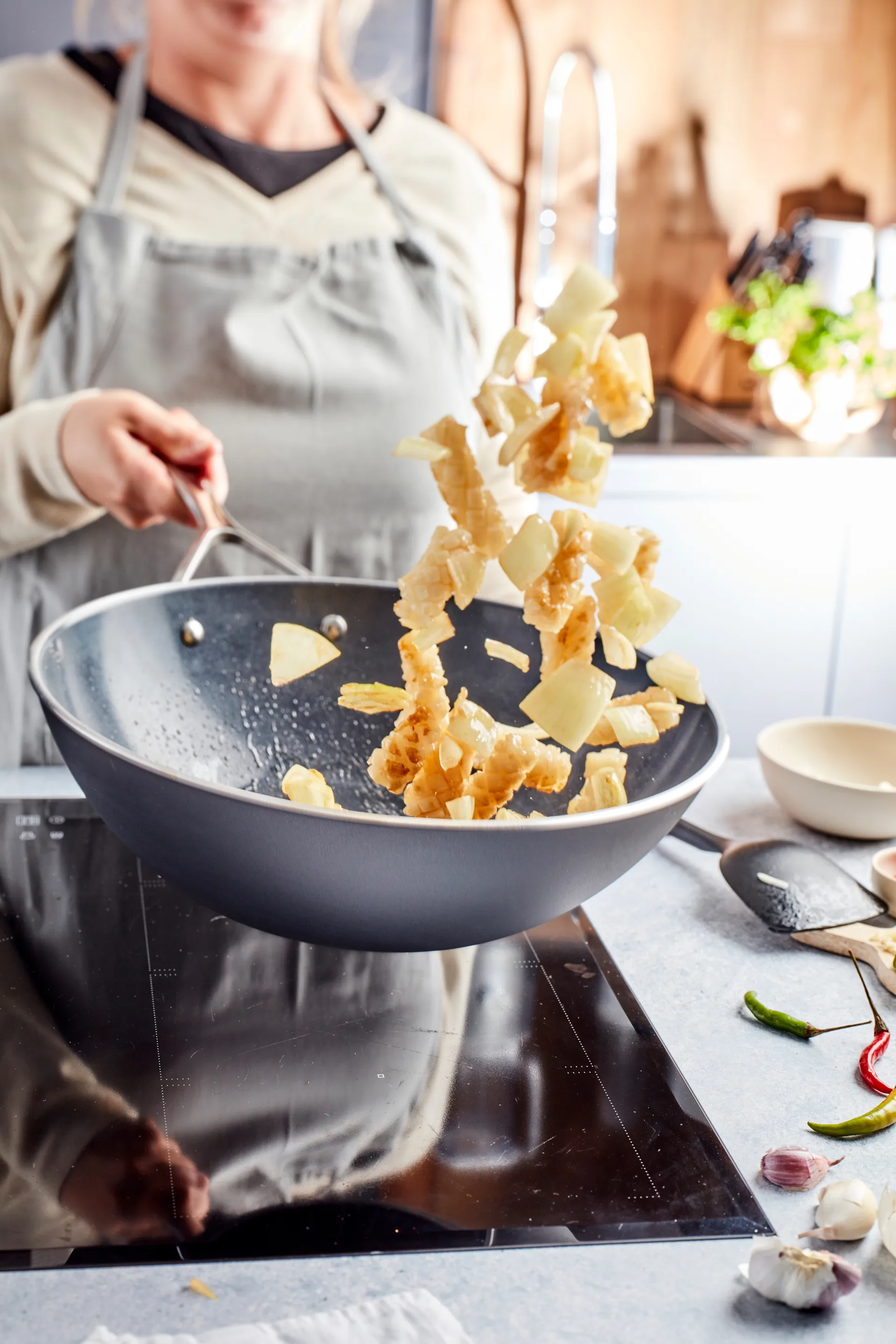 Alu Pro 5 Ceraforce patelnia wok ceramiczna 5-ply, Ø30 cm Demeyere