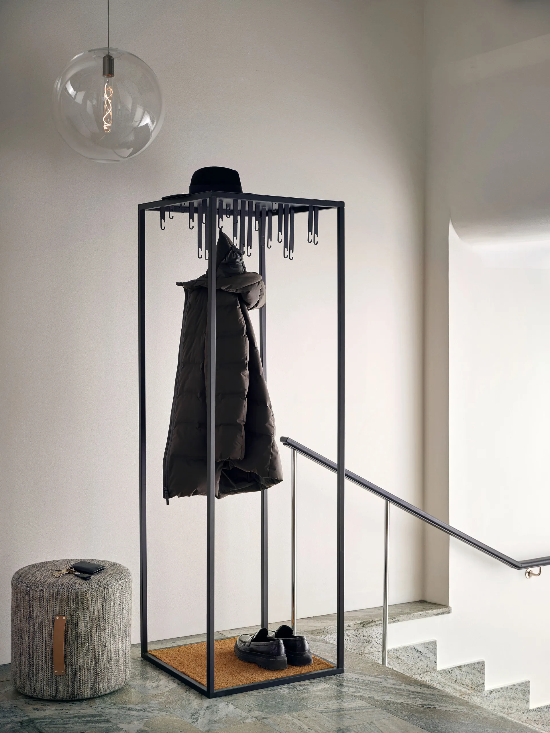 Ateljé wieszak na ubrania, Czarny Design House Stockholm