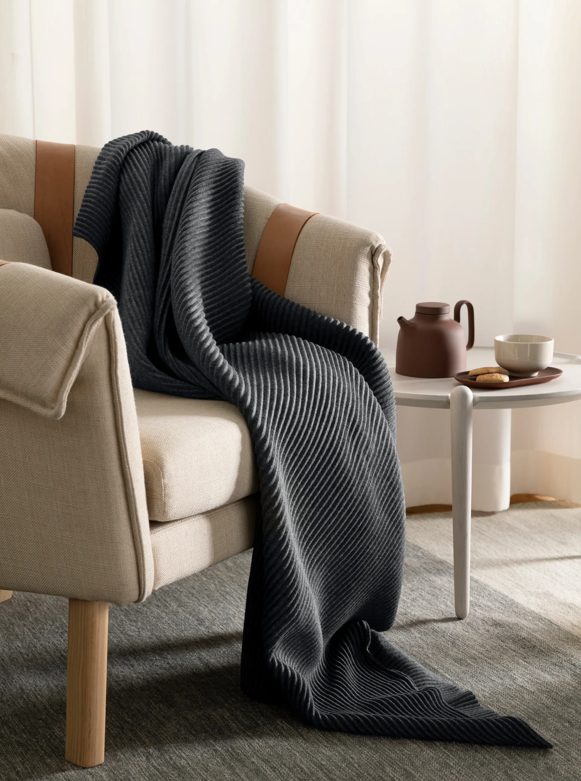 Koc Pleece 140x160 cm, Ciemnoszary Design House Stockholm