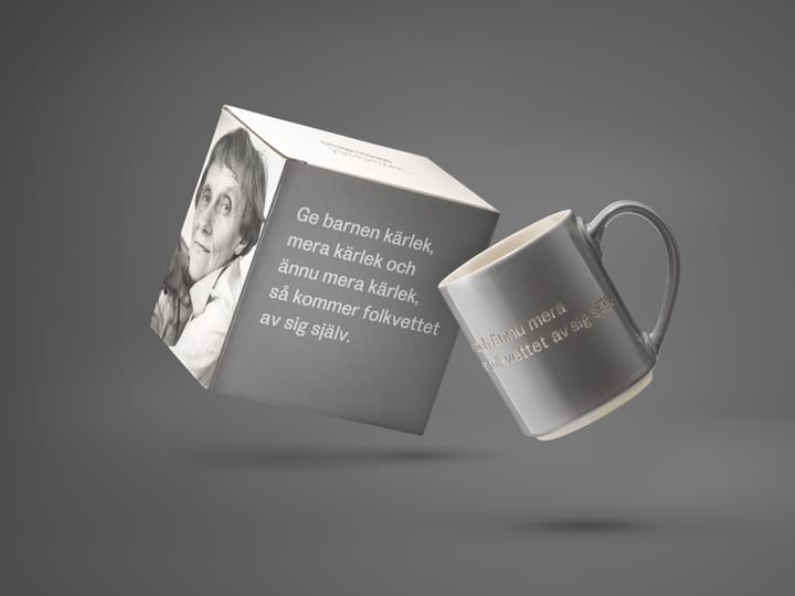 Kubek Astrid Lindgren, daj dzieciom miłość, Tekst w języku szwedzkim Design House Stockholm