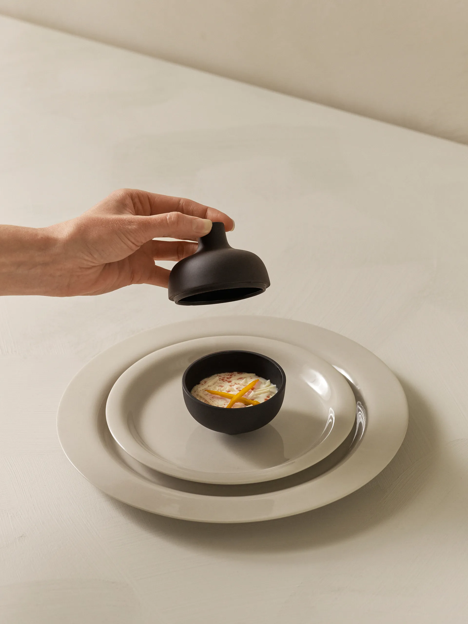 Miska z pokrywą Sand S Ø8,2 cm, Black clay Design House Stockholm