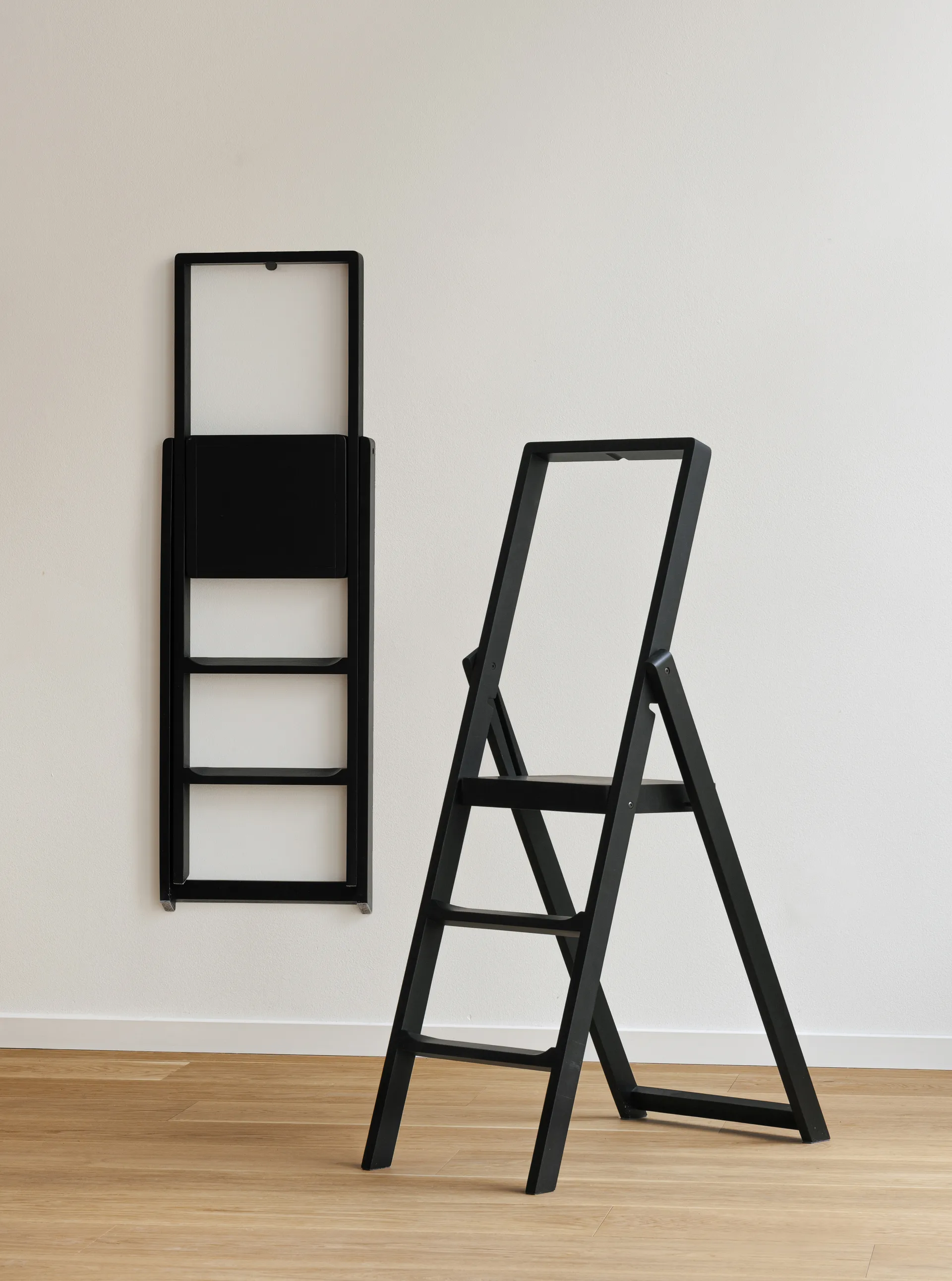 Step drabina, Lakierowany na czarno Design House Stockholm