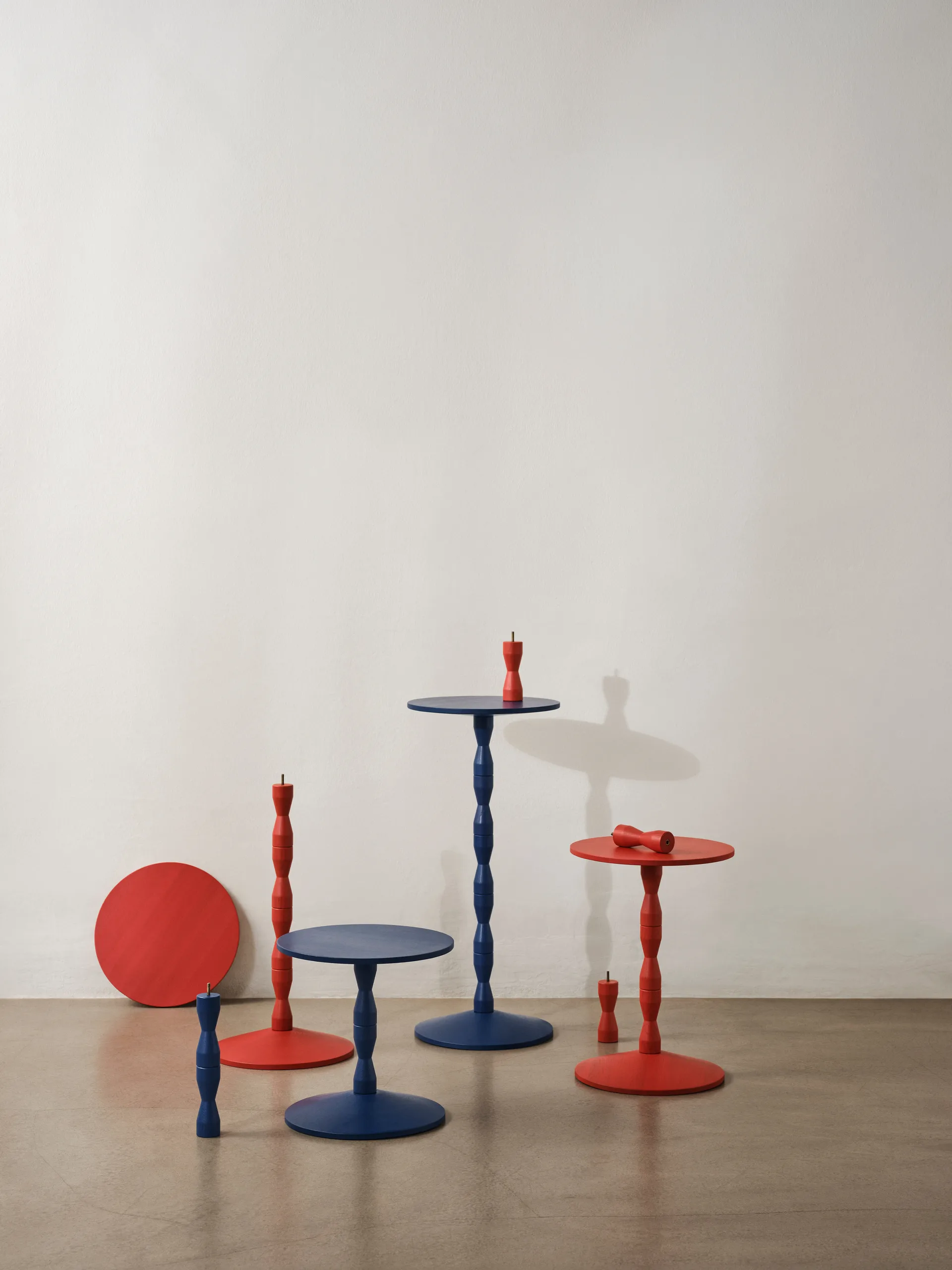Stół Pedestal Ø31x67,5 cm, Red Design House Stockholm