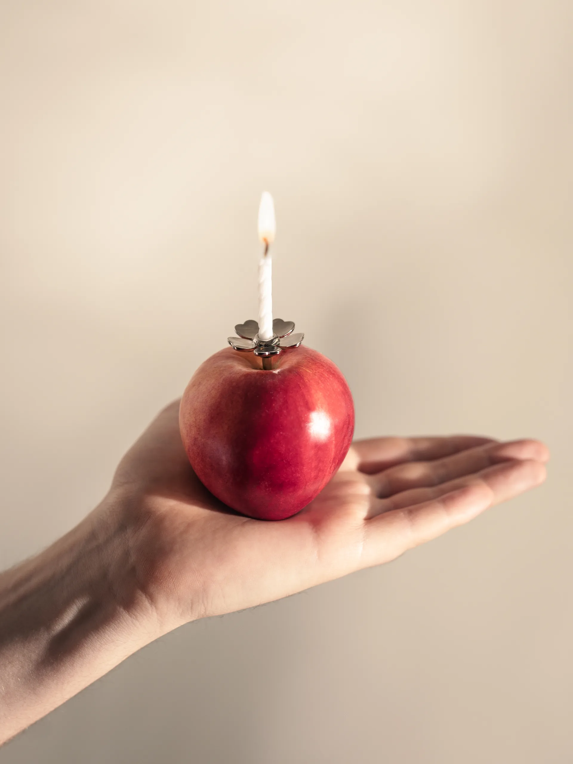 Świecznik Me to You, Nikiel Design House Stockholm