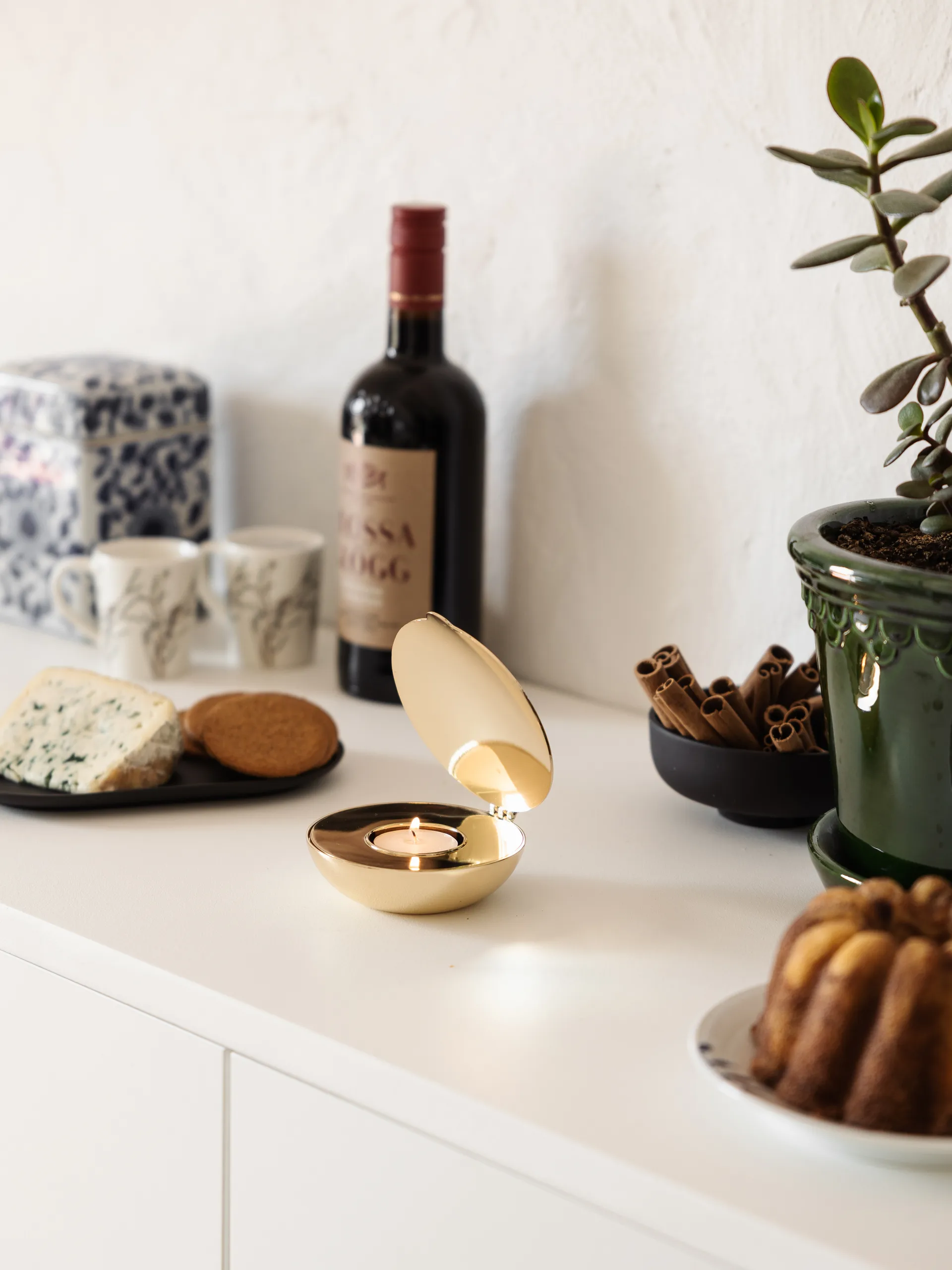 Świecznik Shell , mosiądz Design House Stockholm