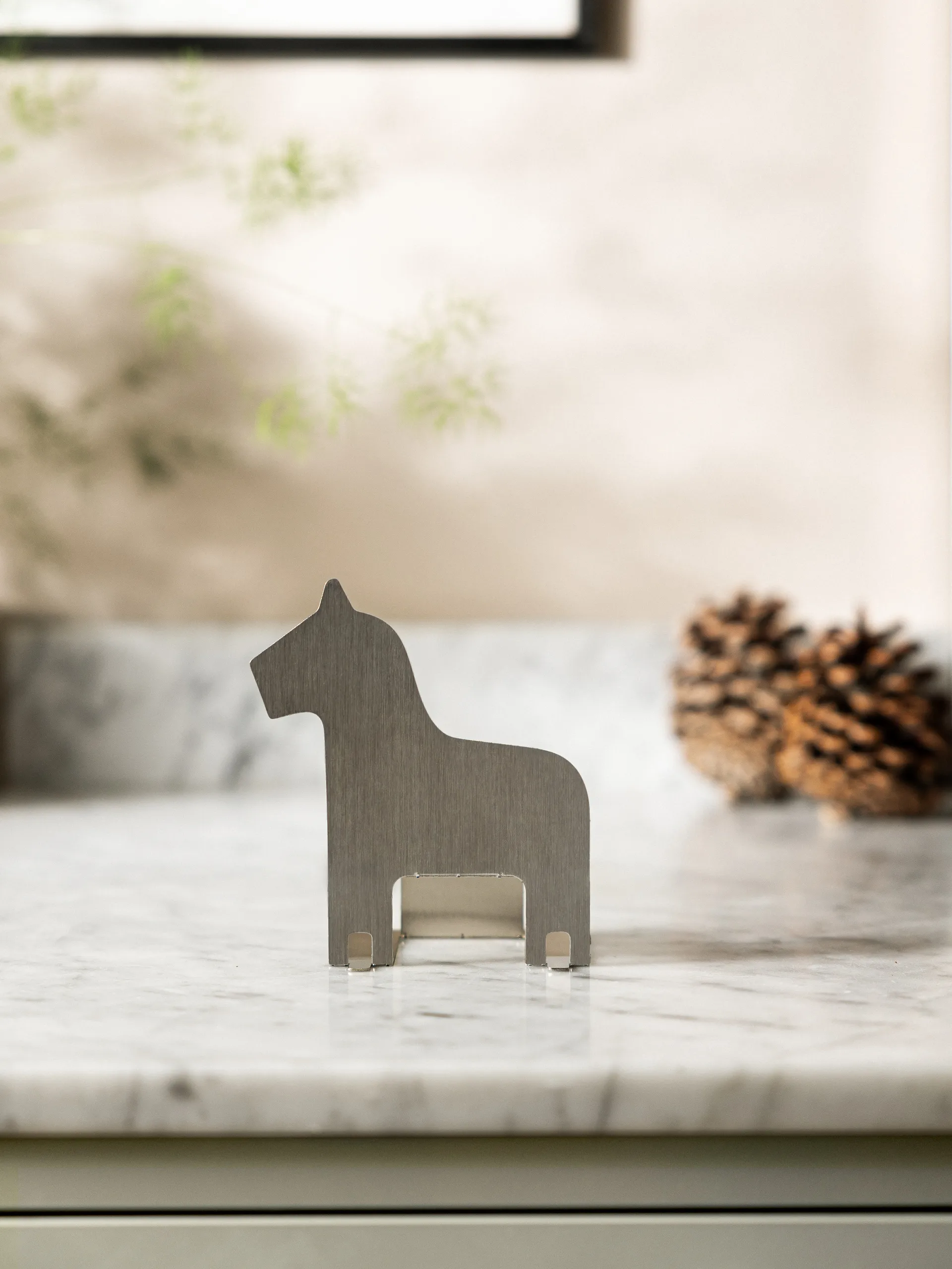 Świecznik świąteczny Pop-up w kształcie konia, Stal nierdzewna Design House Stockholm