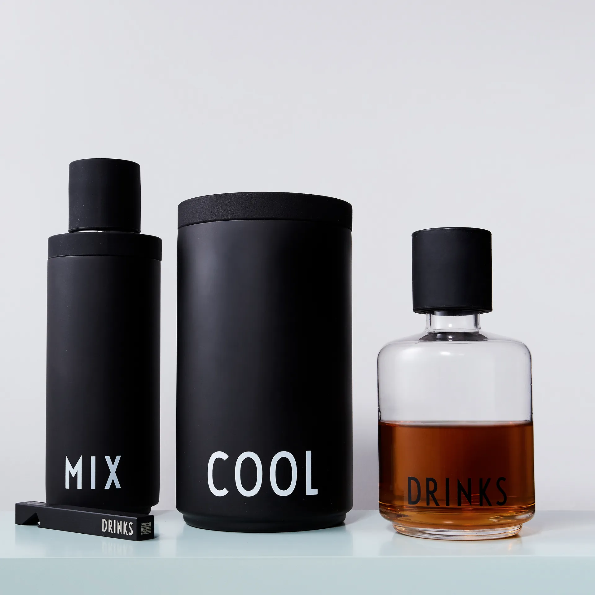 Design Letters shaker czarny, 23 cm Design Letters