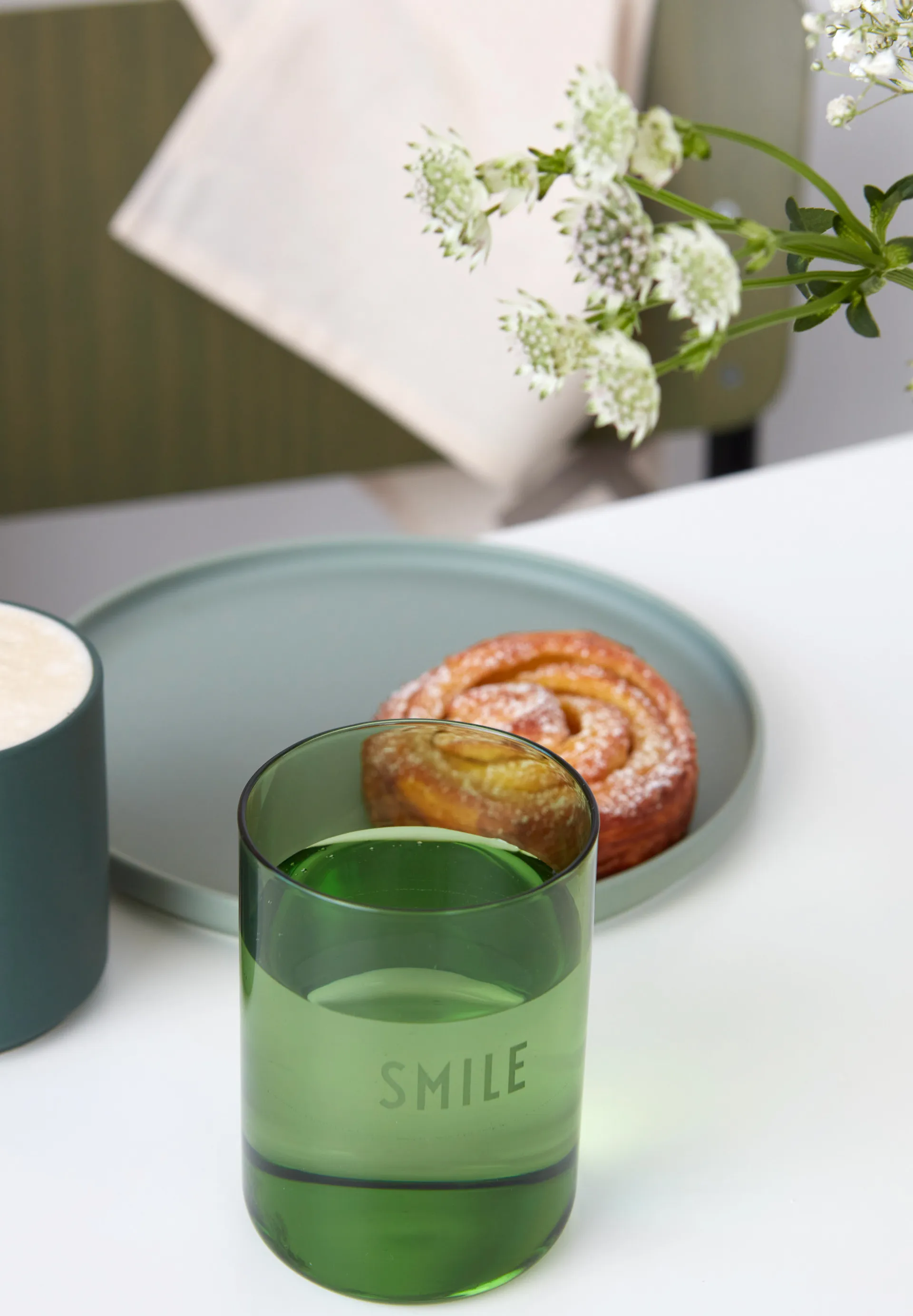 Design Letters szklanka 350 ml, Smile-green Design Letters