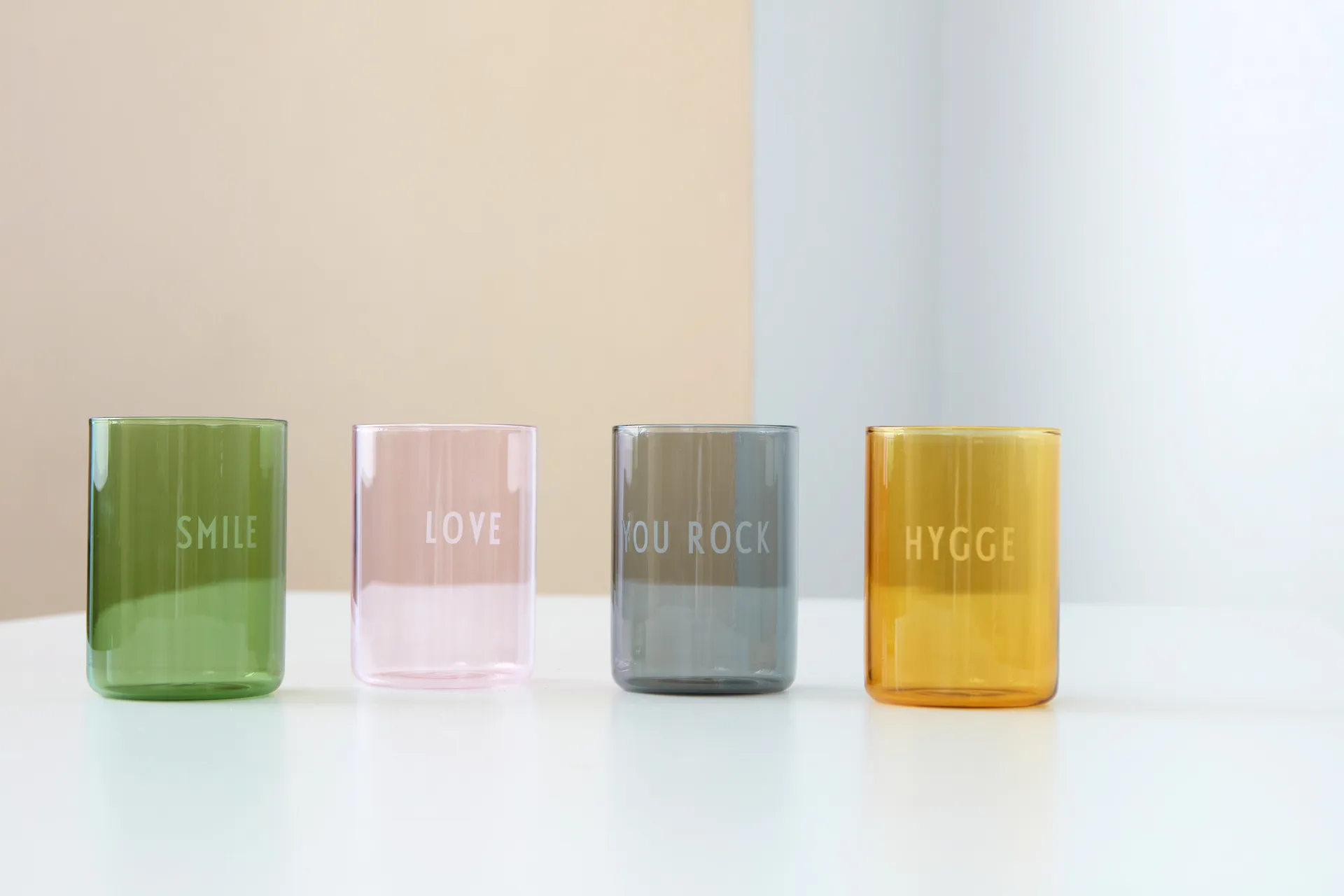 Design Letters szklanka 350 ml, Smile-green Design Letters