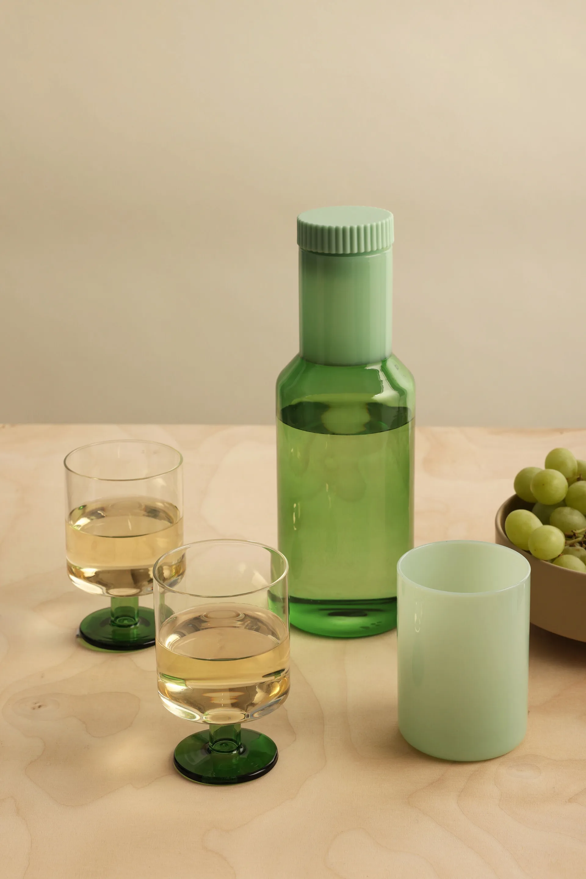 Generous kieliszki do wina 300 ml, 2‑pak, Clear-green Design Letters