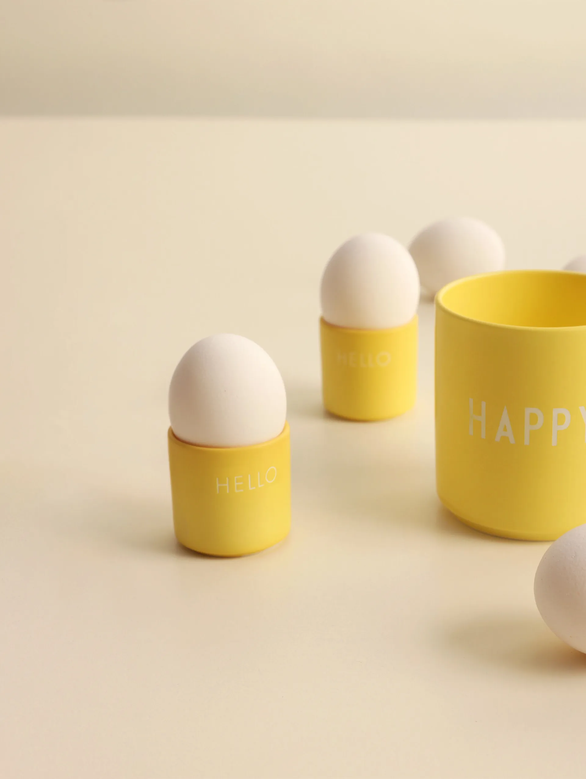 Kieliszek na jajko Design Letters 2 szt., Hello-yellow Design Letters
