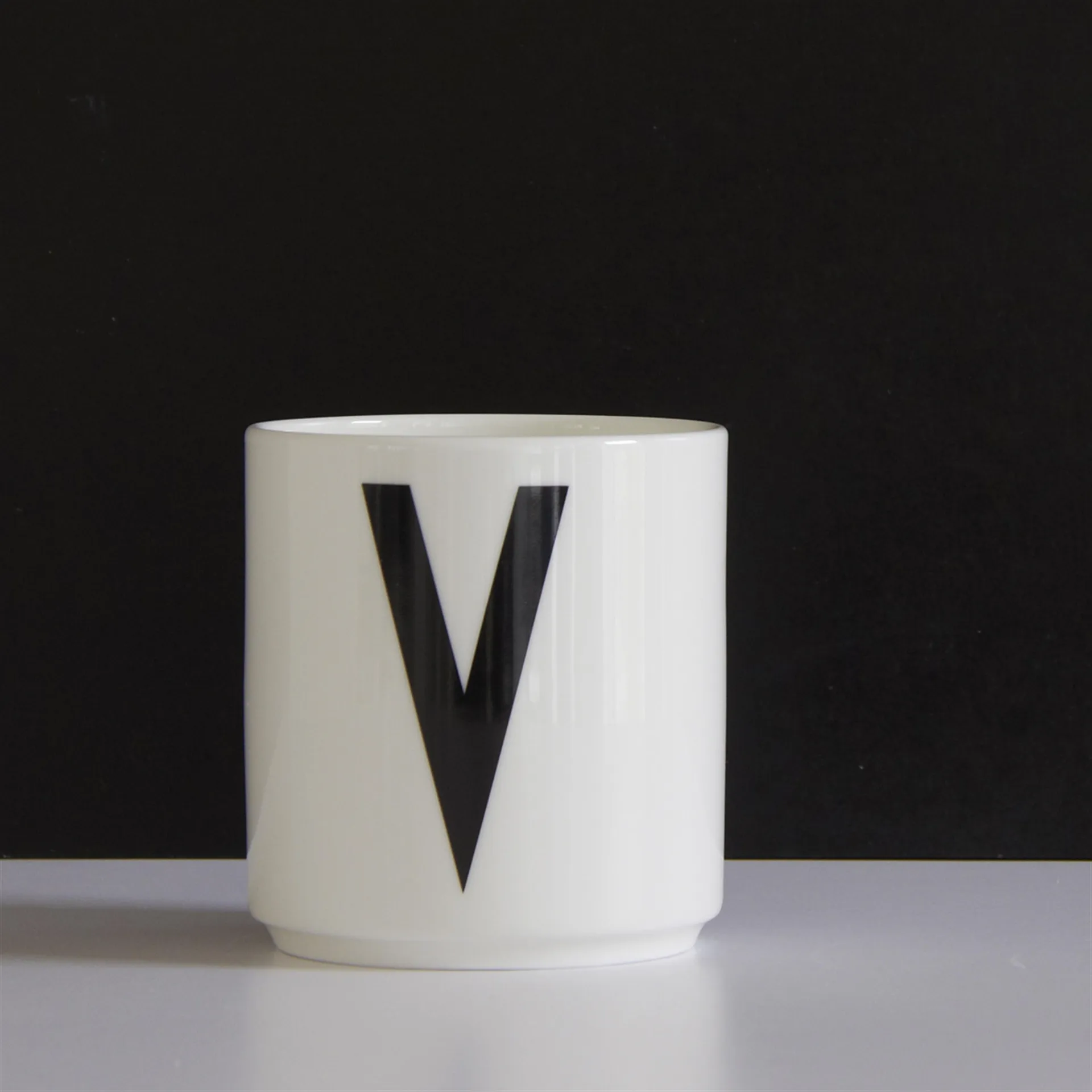Kubek Design Letters, V Design Letters