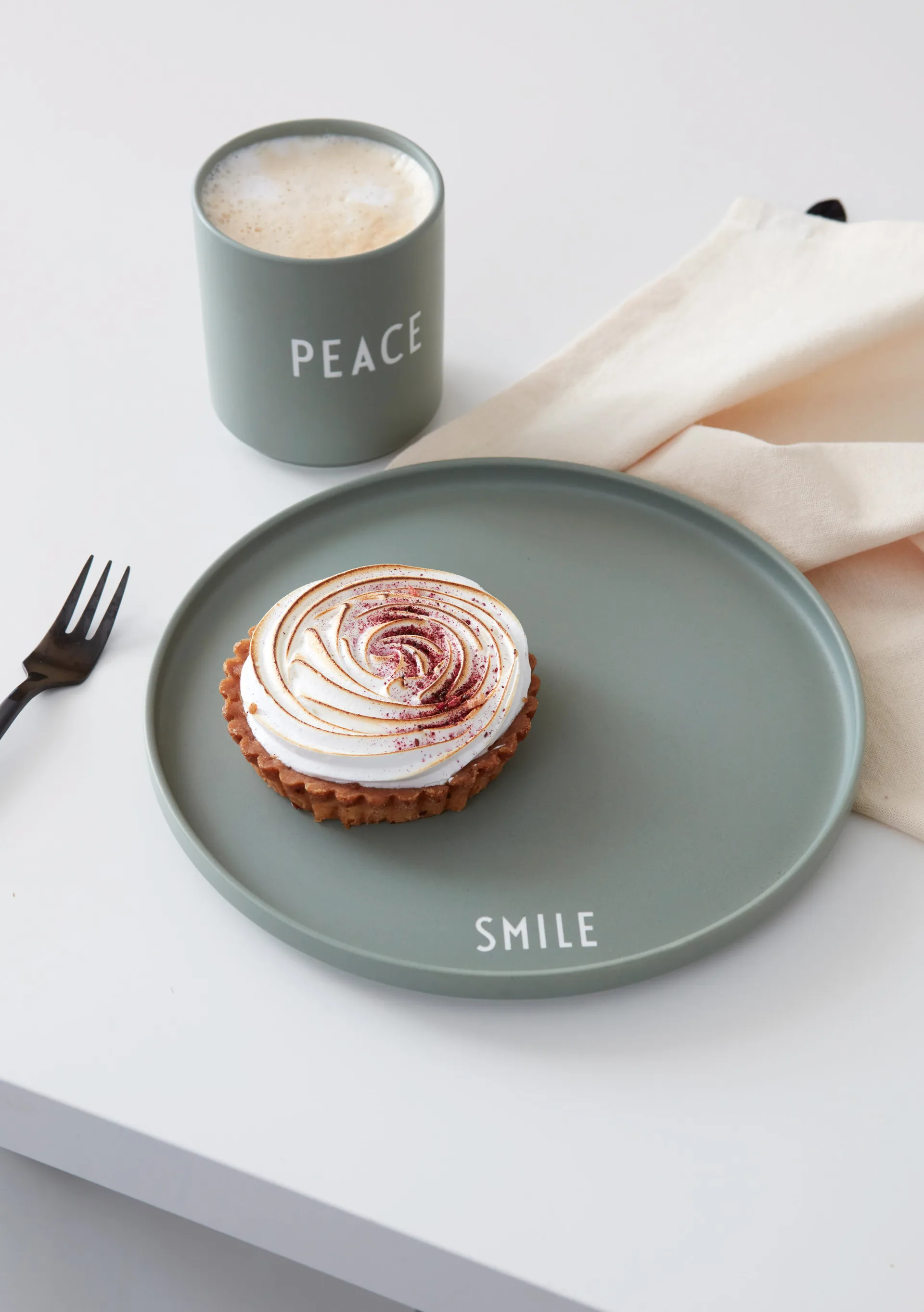 Kubek Favourite Design Letters 25 cl, Peace-green Design Letters