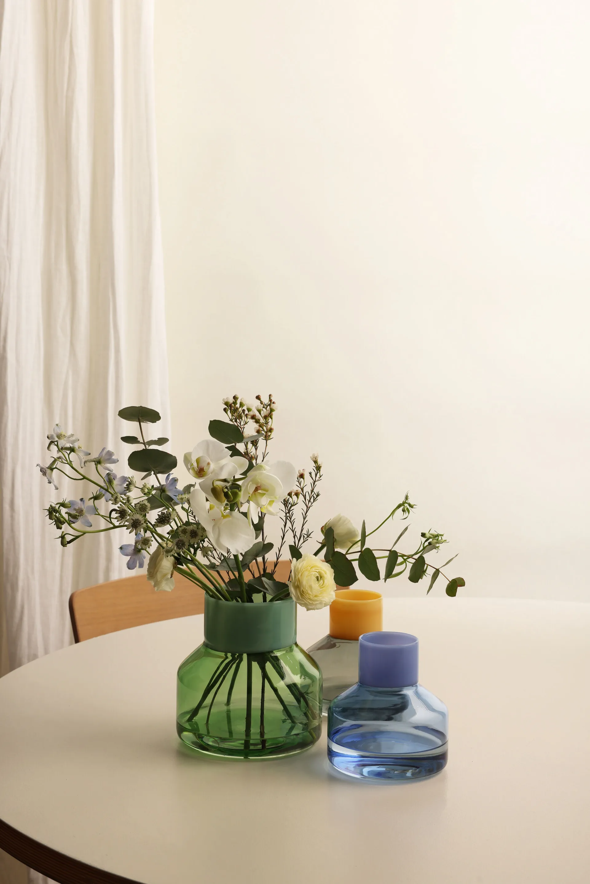 Wazon Generous medium Ø13 cm, Milky blue-blue Design Letters