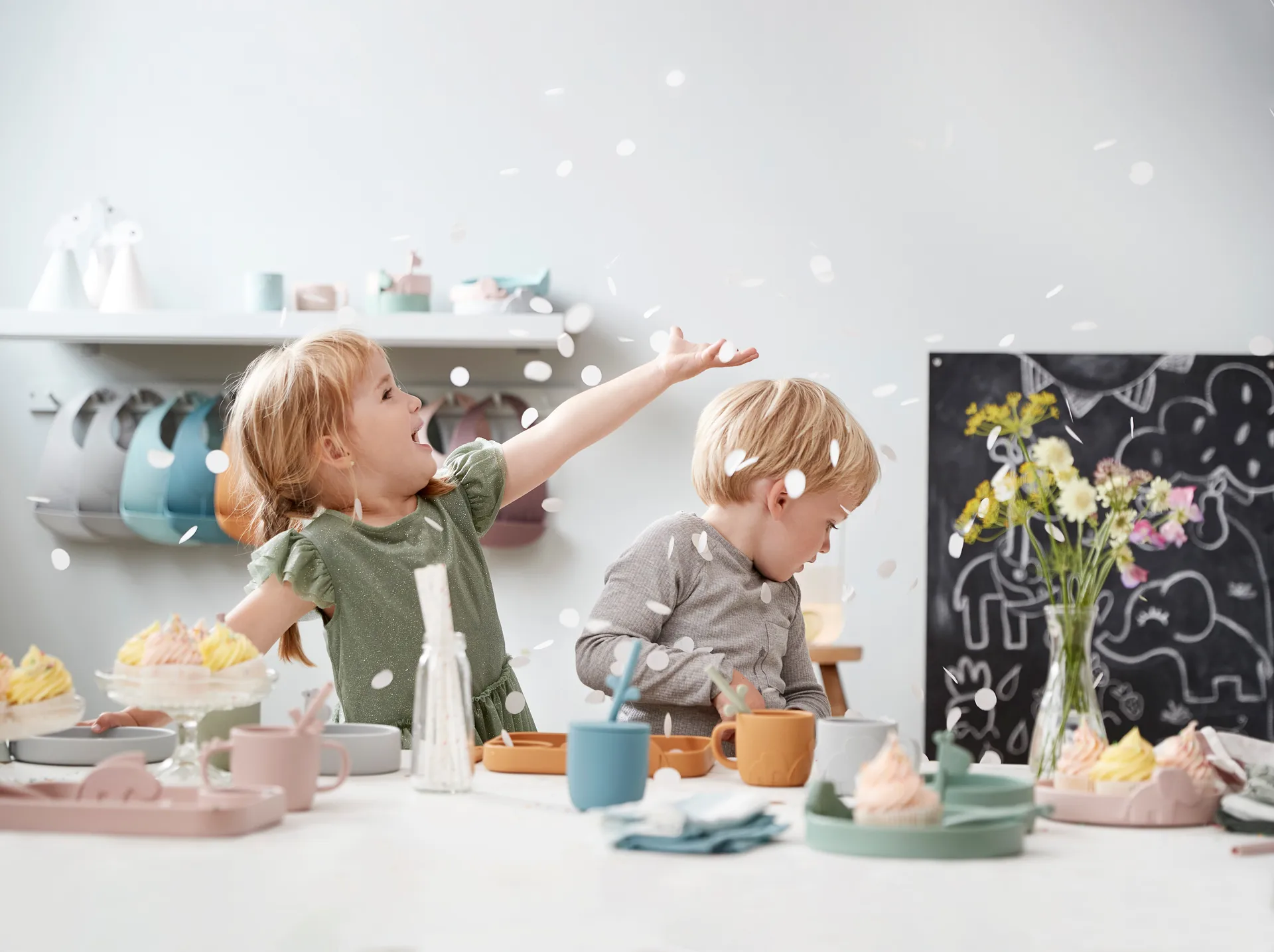 Kubek niekapek Croco Peekaboo 170 ml, Powder Done by deer