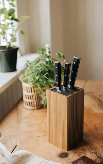 Blok na noże kwadratowy z drewna akacjowego Kini - 23,5×10,7×10,7 cm - Dorre