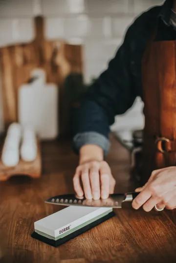 kamień do ostrzenia z gumową podstawą Suri 18x6x3 cm - 1000/3000 ziarnistość - Dorre